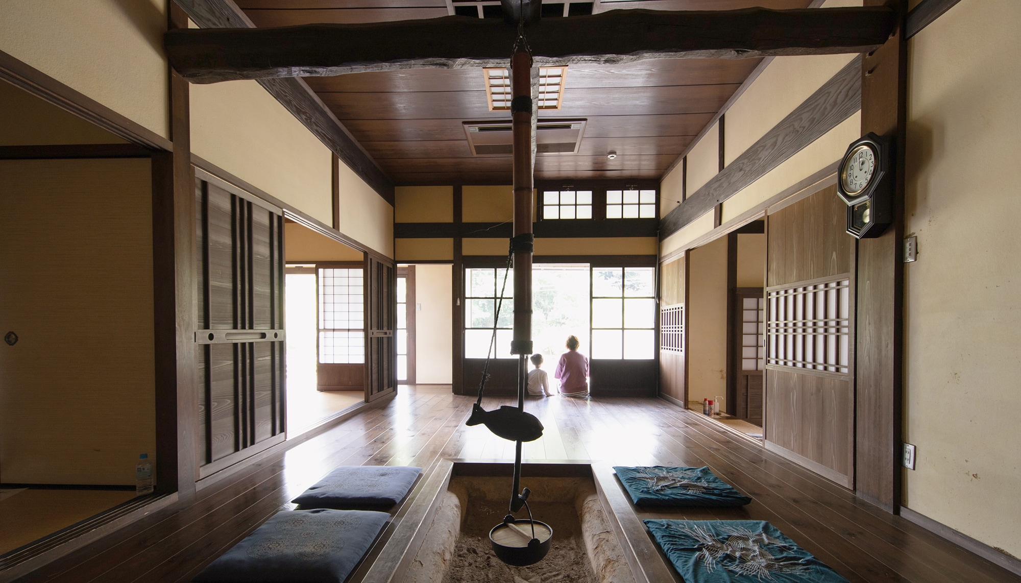 *Annex [Saitaniya] *มีห้องว่างเพียงห้องเดียว มีห้องน้ำและห้องอาบน้ำที่ทำจากไม้ไซเปรส บ้านเก่าสไตล์ย้อนยุคที่มีเตาผิงแบบอิโรริและพื้นดิน 117 ตารางเมตร