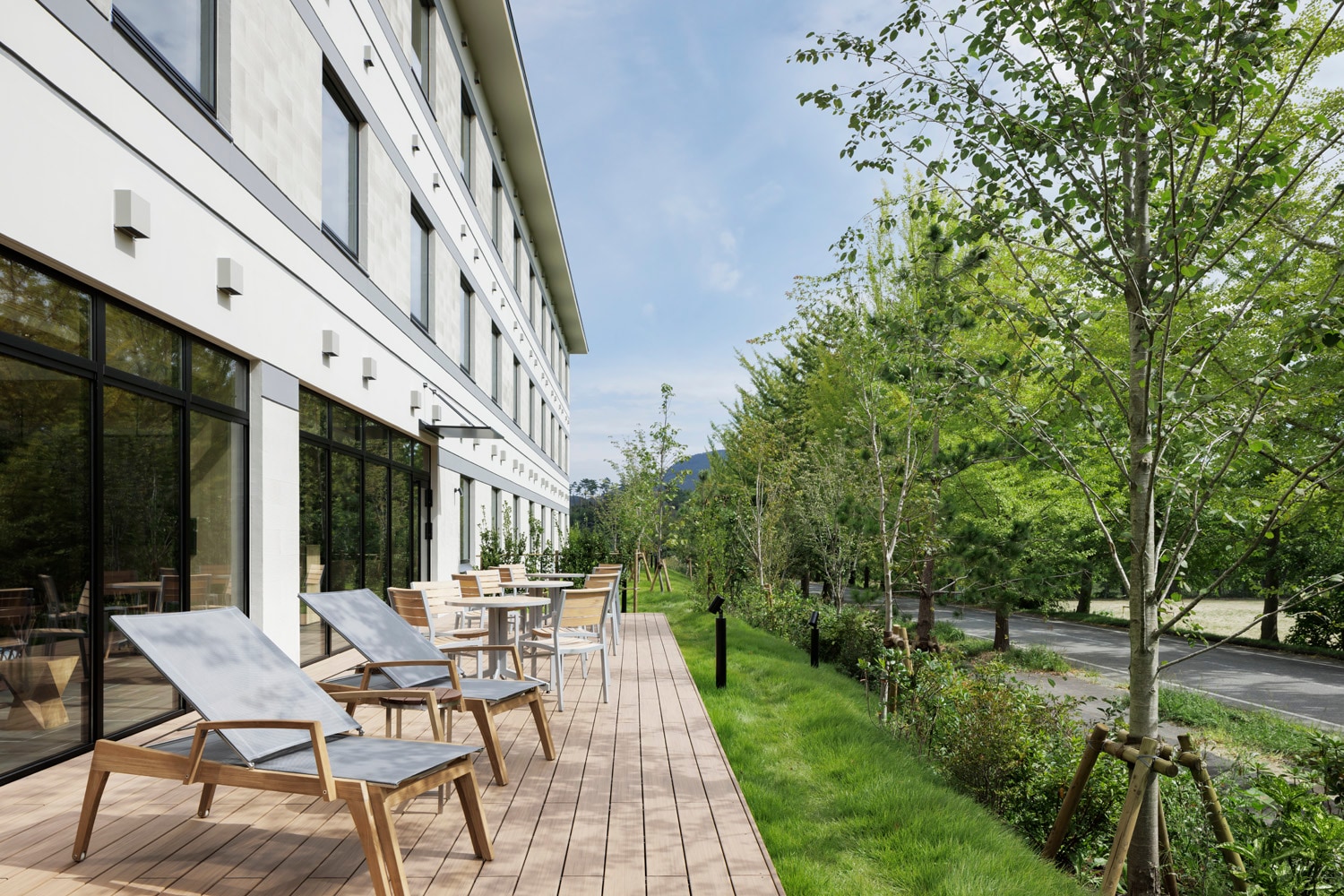 Terrace: On sunny days, you can relax on the terrace surrounded by greenery.