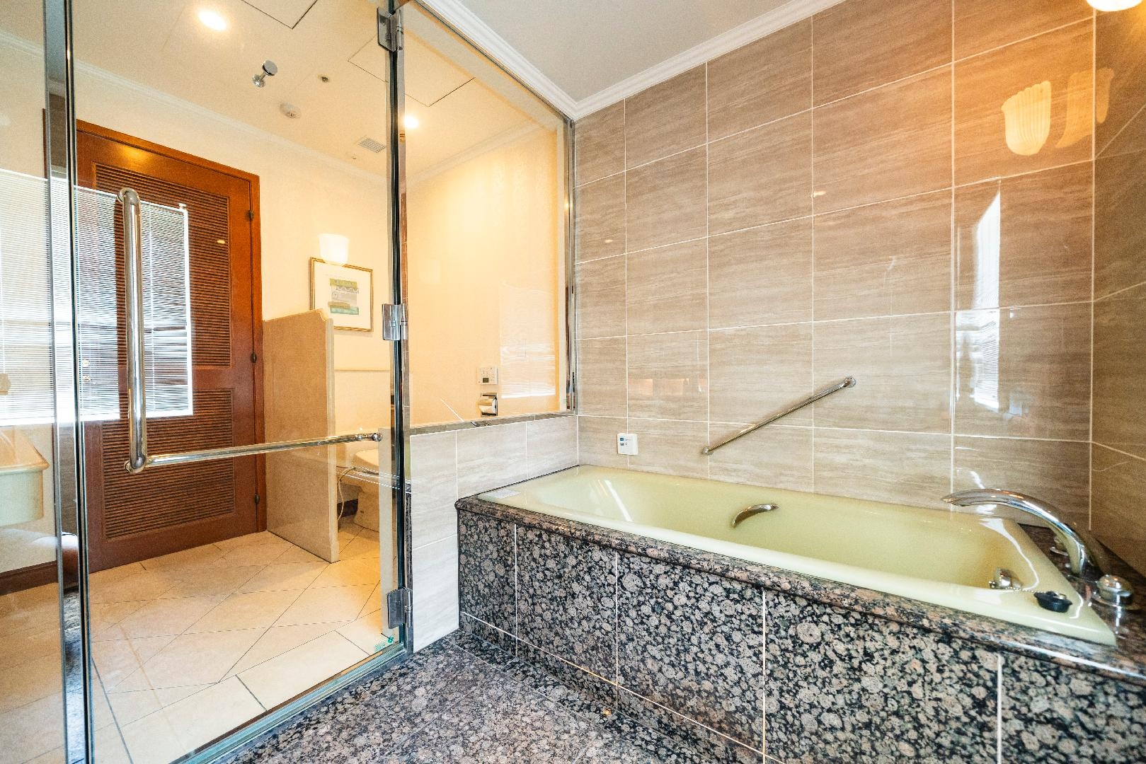 Executive Triple Room Bathroom Photo