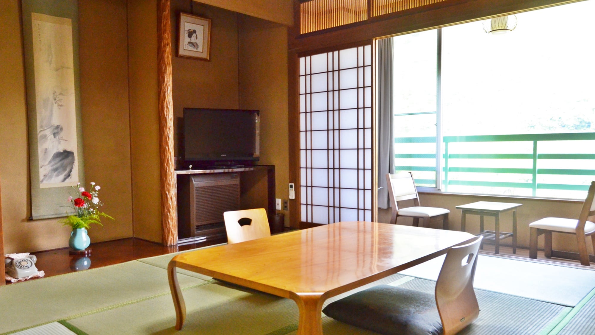 * [Kamar] Ini adalah contoh kamar bergaya Jepang dengan 8 tikar tatami. Nikmati pemandangan luar di ruang tatami yang menenangkan.