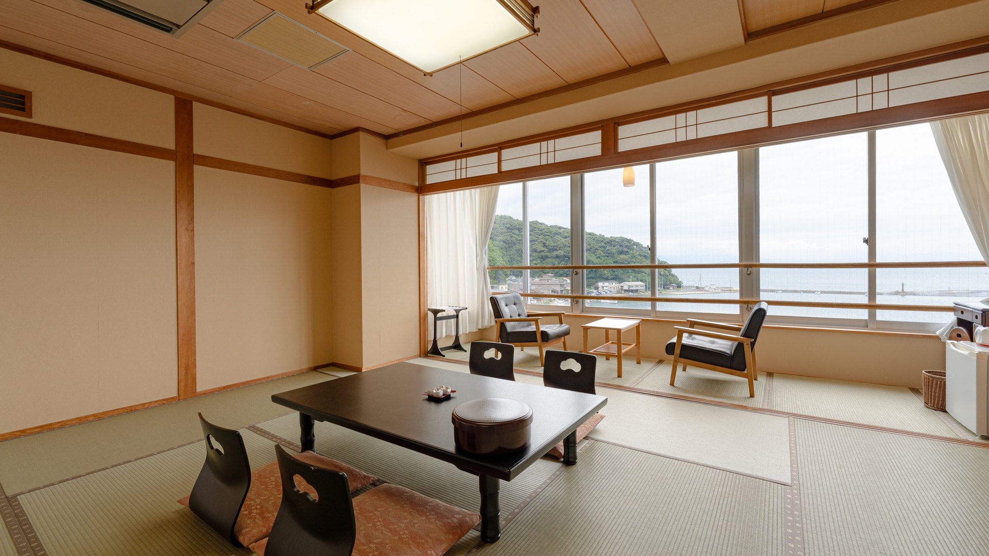 [新建築]