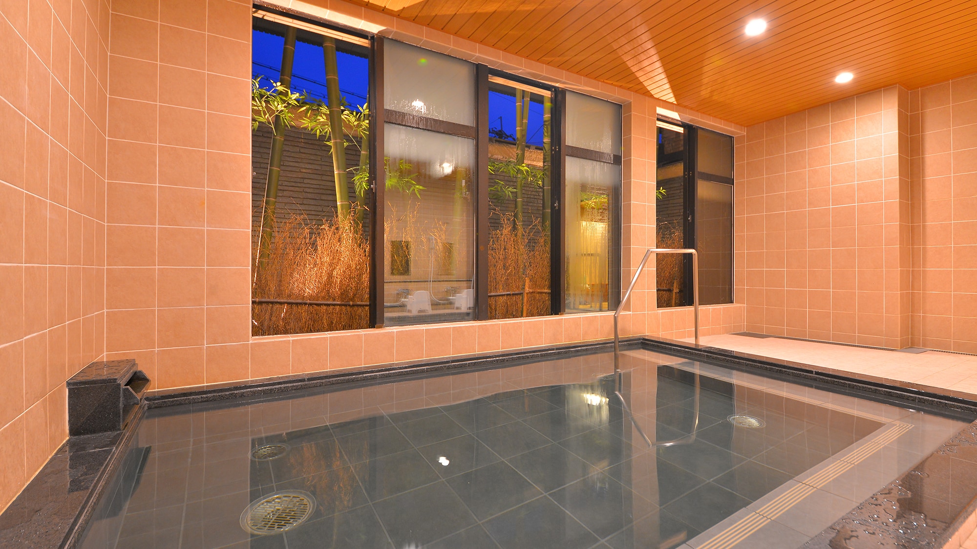 Large communal bath (for women)
