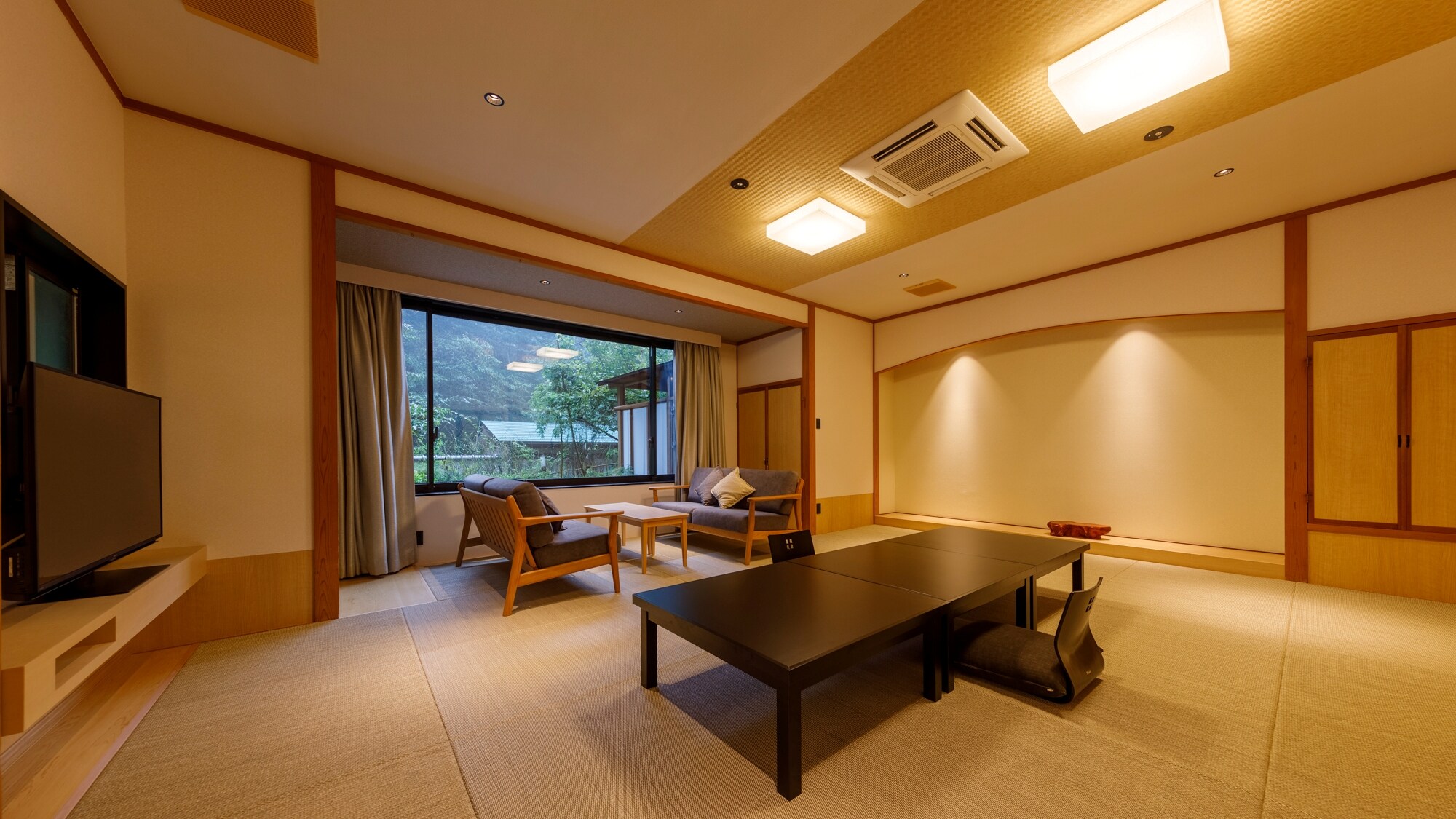 [Dengan pemandian air panas alami terbuka] Kamar luas bergaya Jepang