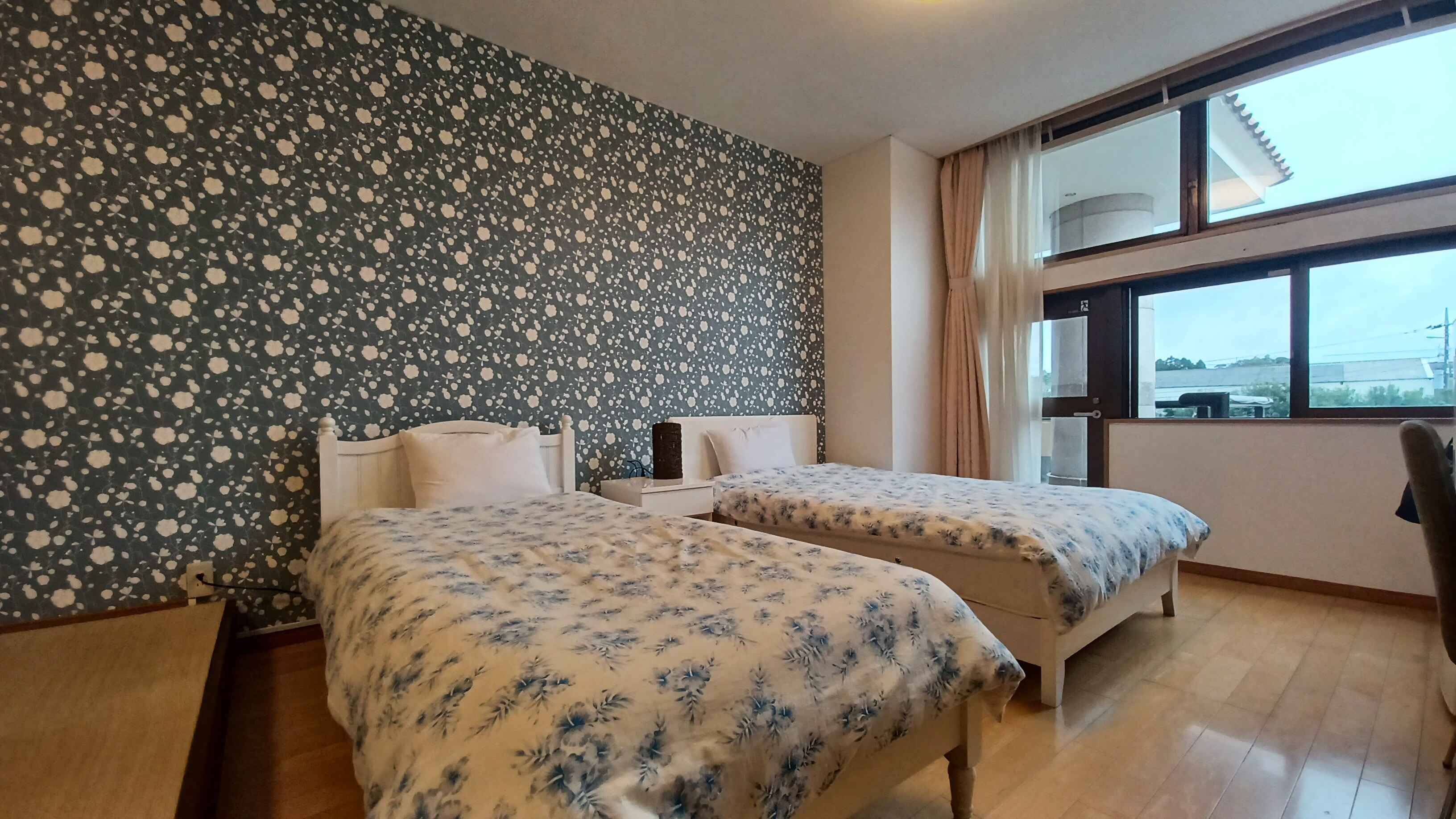 A-half Japanese-Western style room (A-1)