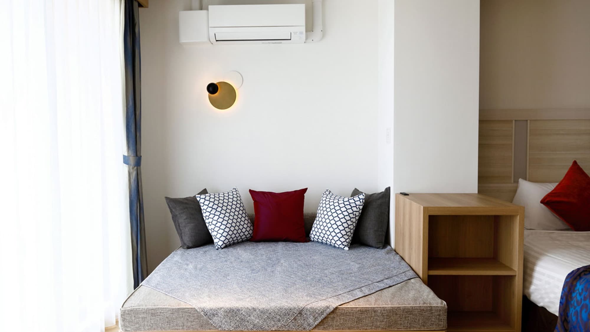 [Main Building Coral Blue Suite] The separated bedroom is ideal for families of 3 generations.