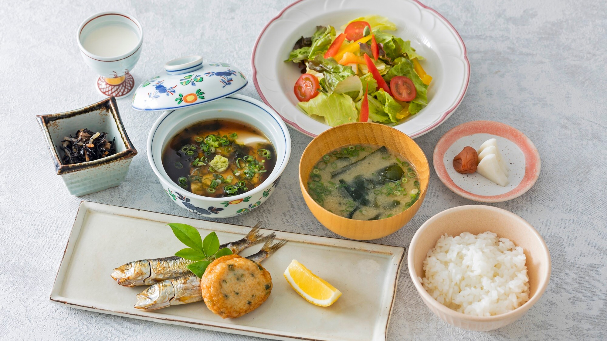 * [Contoh sarapan] Ikan musiman, tahu goreng tebal, dan yoghurt... sarapan sehat yang mudah dimakan.