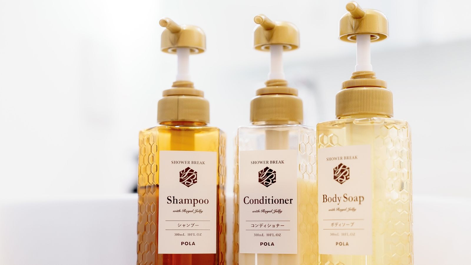 POLA“SHOWER BREAK”含有蜂王漿，具有溫和的清潔效果。