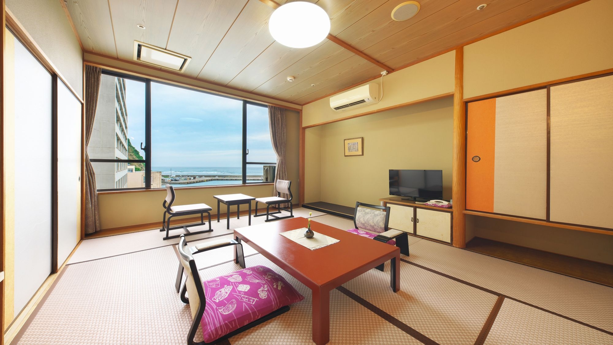  [Yumetei] Japanese-style room on the sea side 10 tatami mats <Ocean view> We will prepare a warm Japanese-style room type.