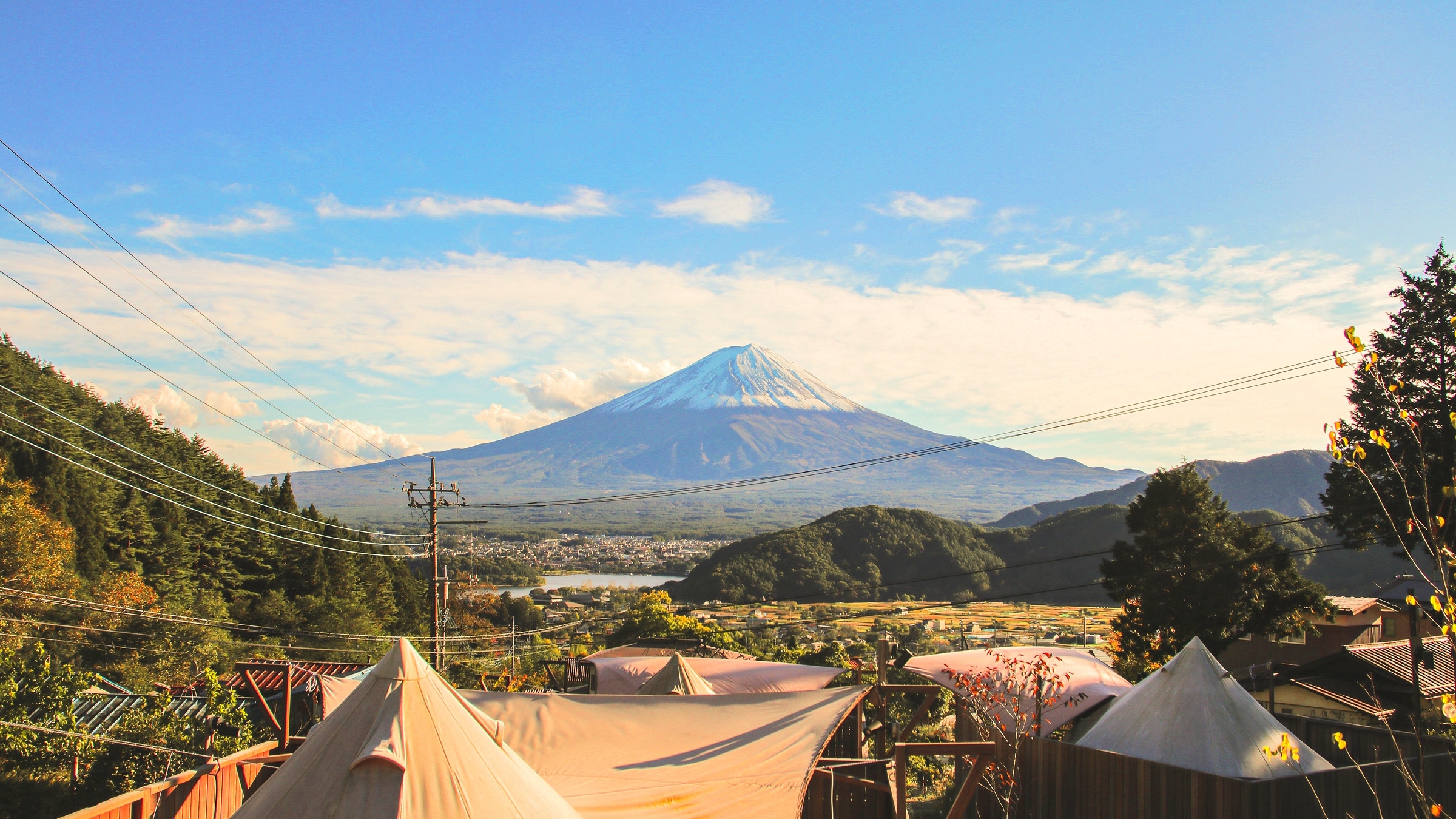 从豪华露营设施看到的富士山。