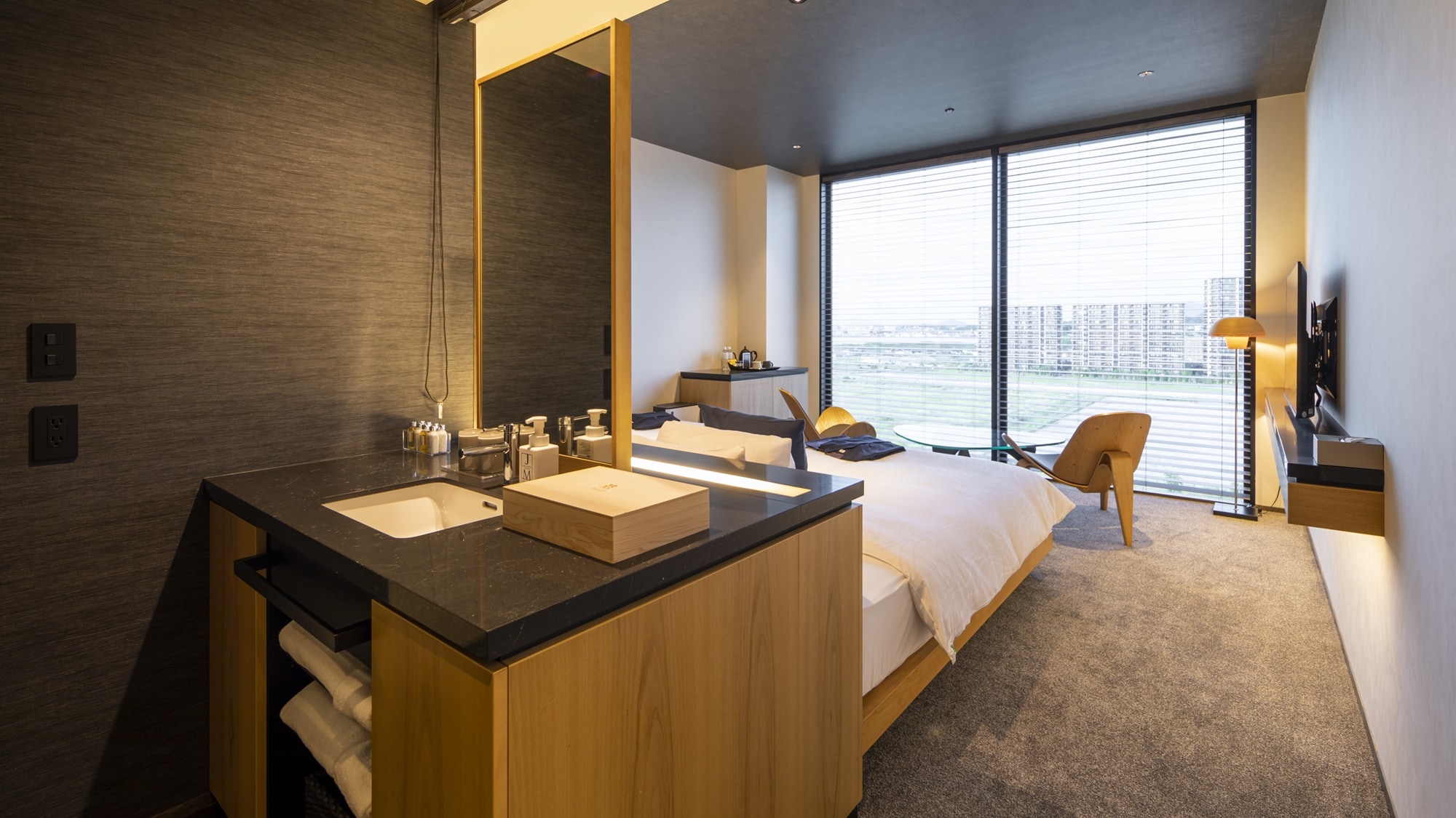 [Sky Twin] A calm space where you can relax in a room on the upper floors. Please use it with your spouse, couple, or friend.