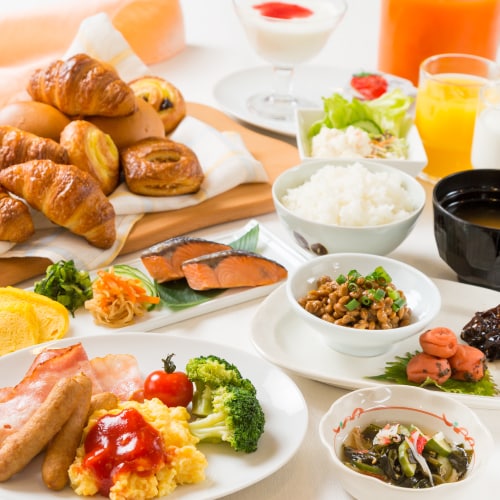 Free Japanese and Western breakfast buffet