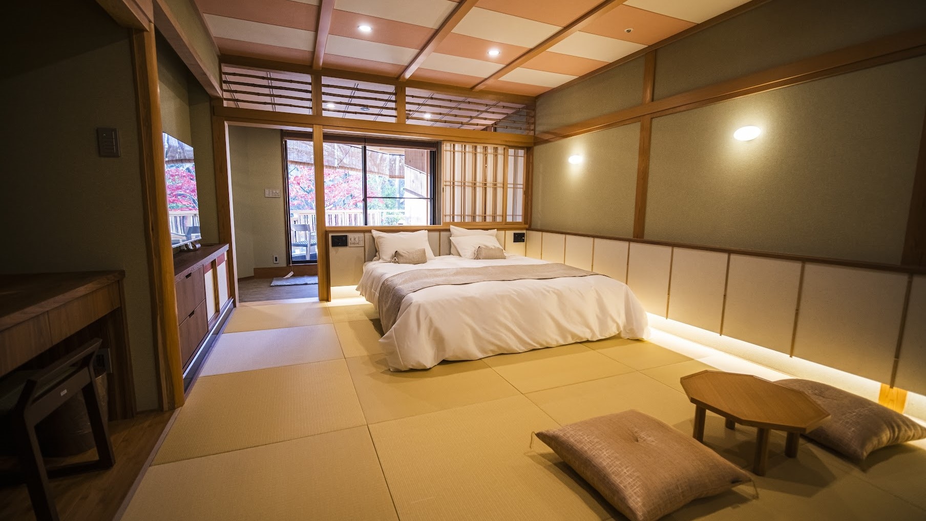 Guest room with open-air bath King size bedroom (inside the room)