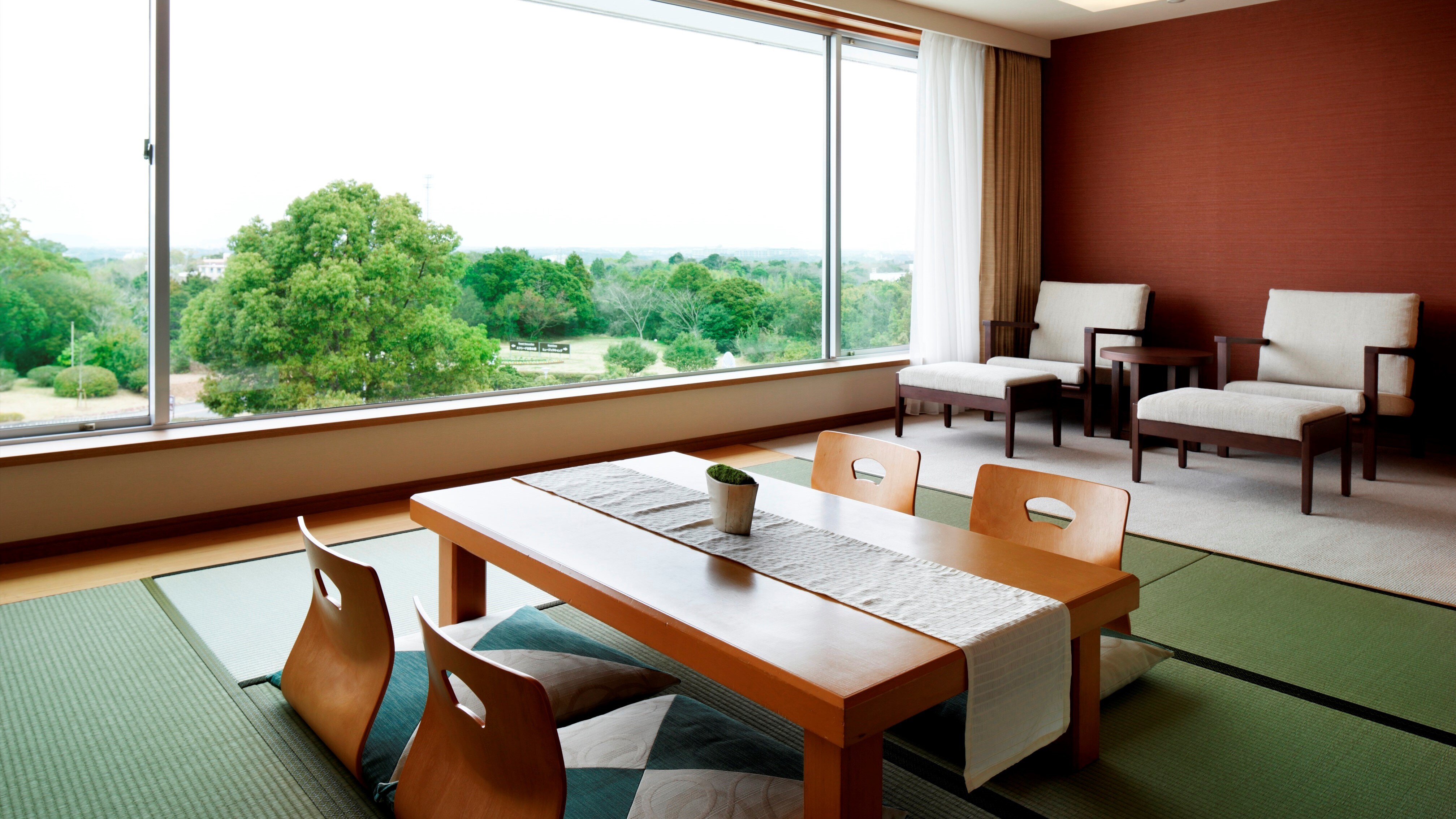 [Superior Tatami Room] This room is popular for families with small children and for staying with friends.