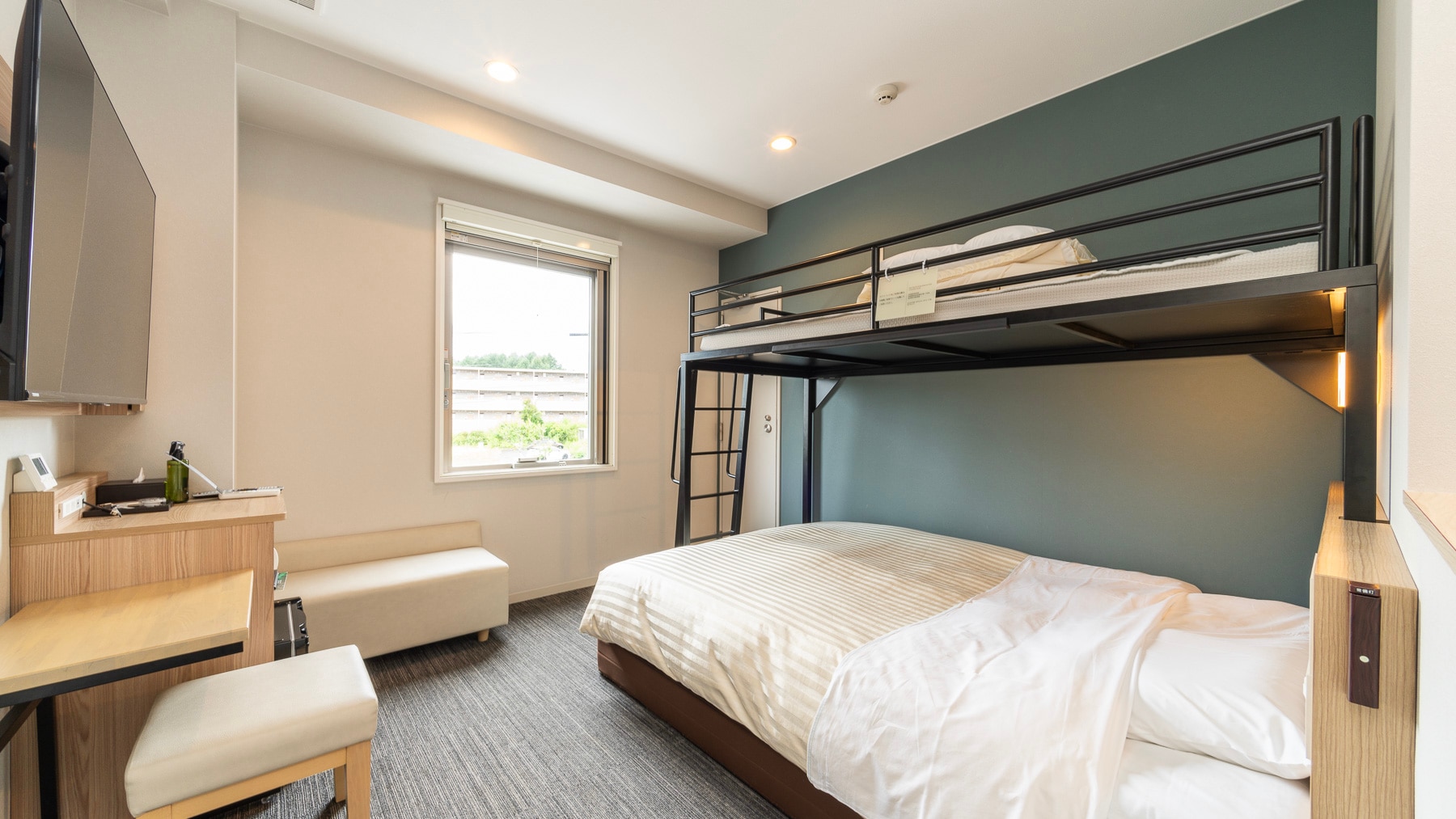 Recommended for families. Capacity: 1-3 people, including infants.