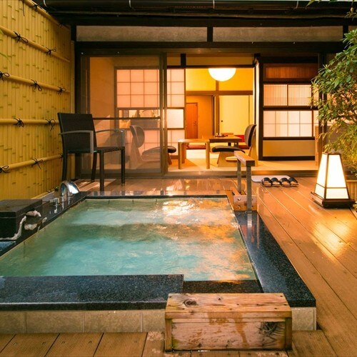 Have a relaxing holiday in a guest room with an open-air bath (an example of a guest room)