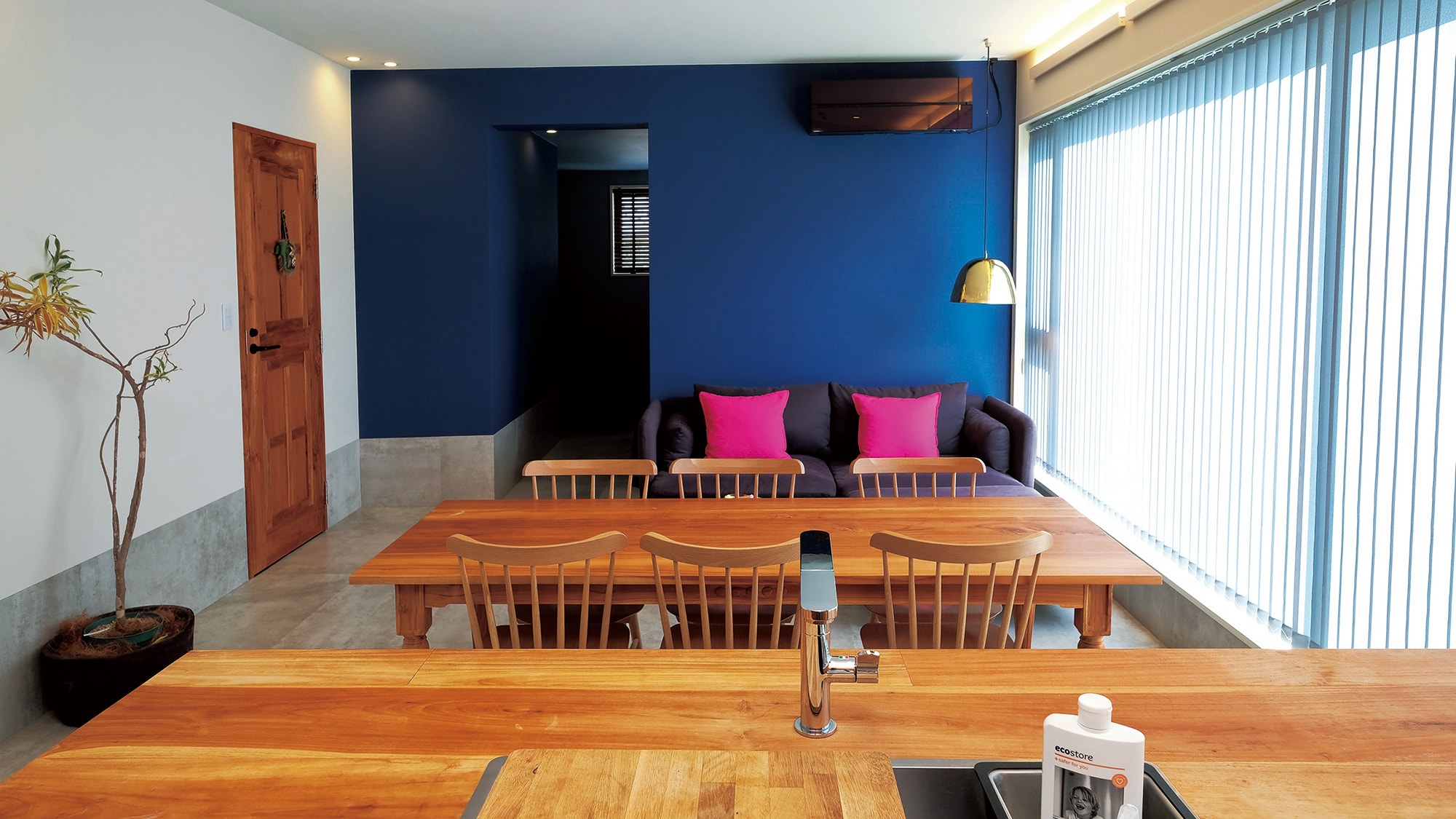 [1F] Superior design garden view. Spacious and stylish living room.