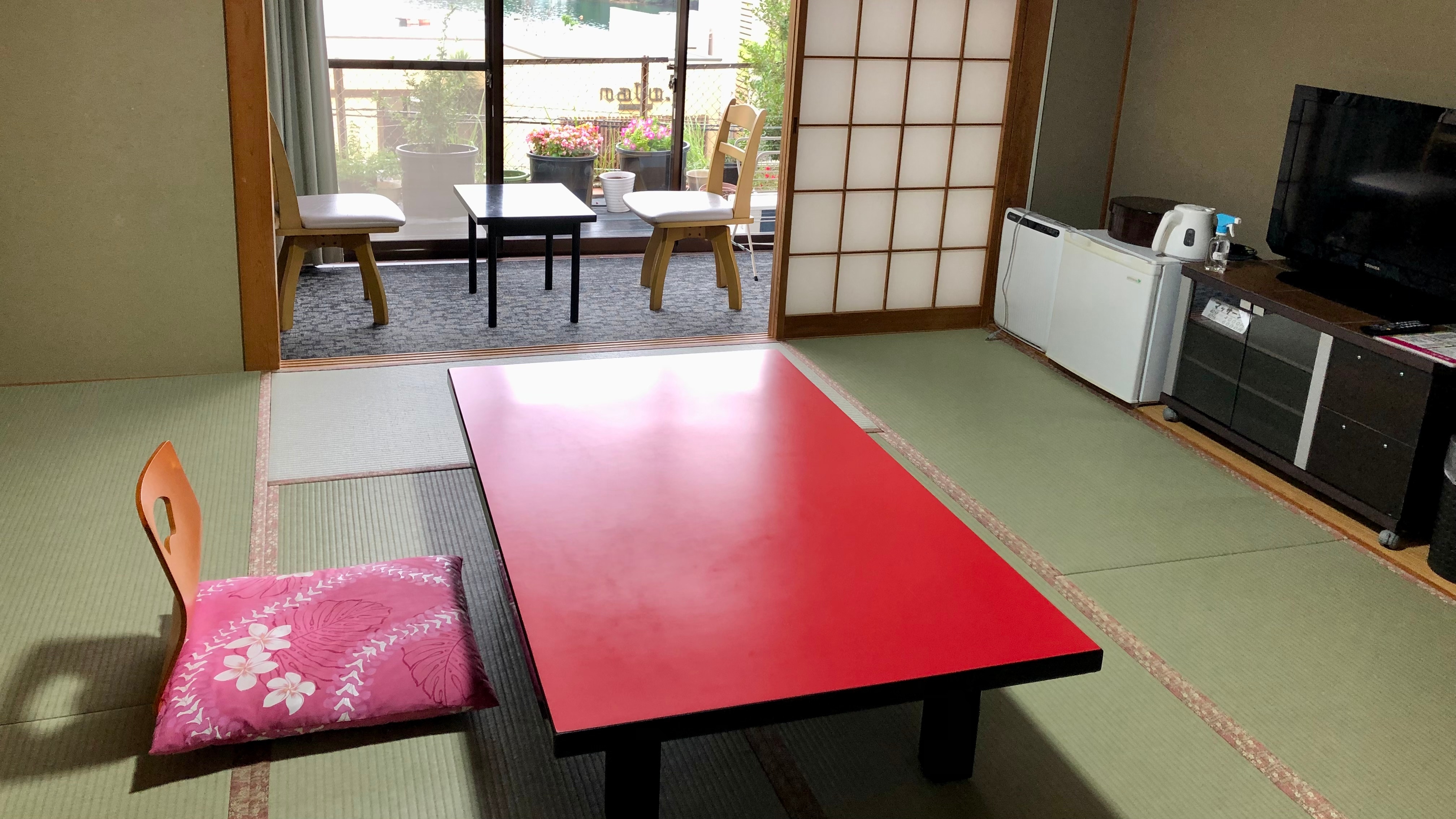 【客房（例）】配有液晶電視♪（※所有房間均設有共用浴室及衛生間，敬請諒解。）