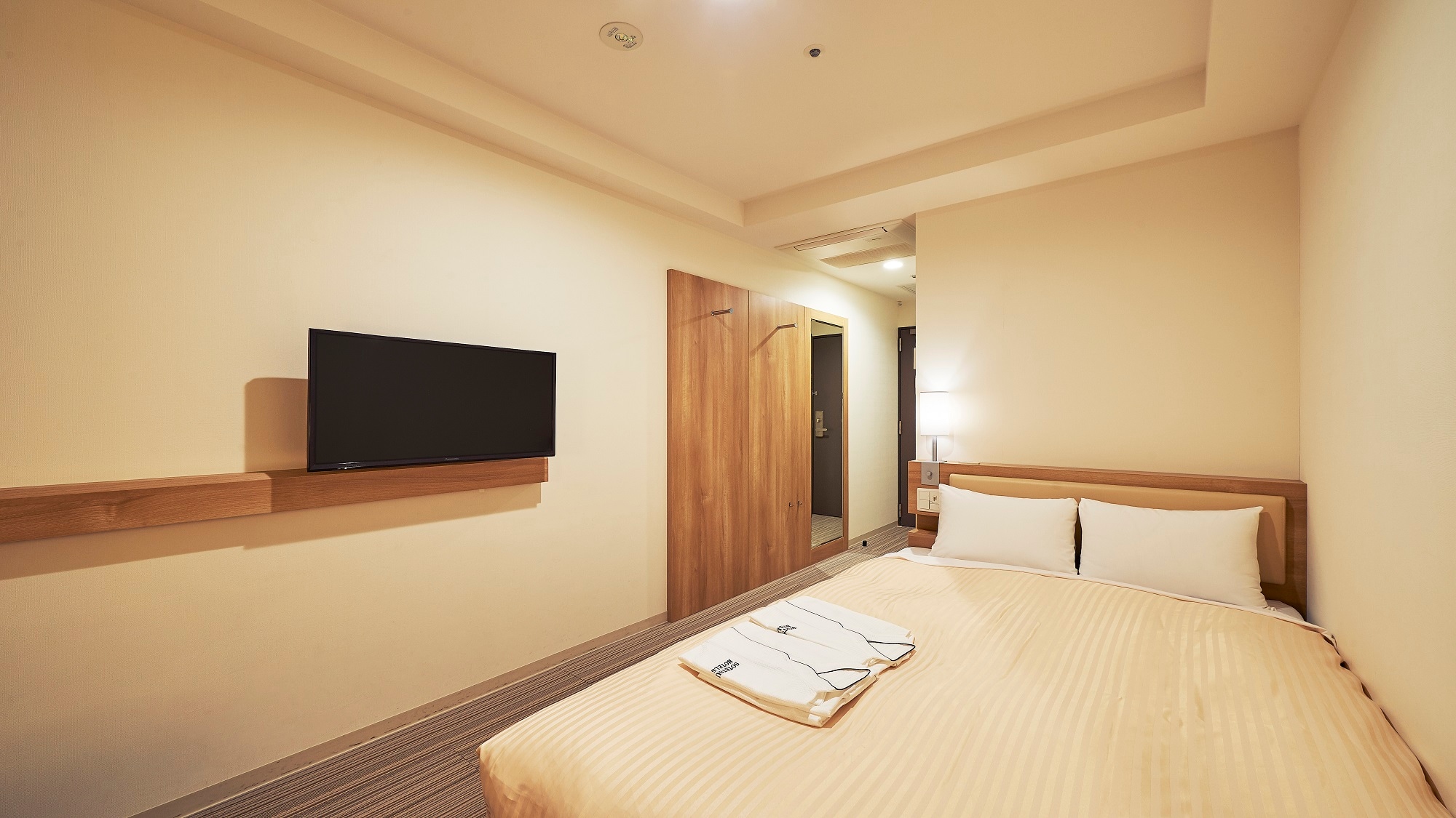 Semi-double room 10.8 ~ 11.0㎡ / Nishikawa original single bed (125cm width)