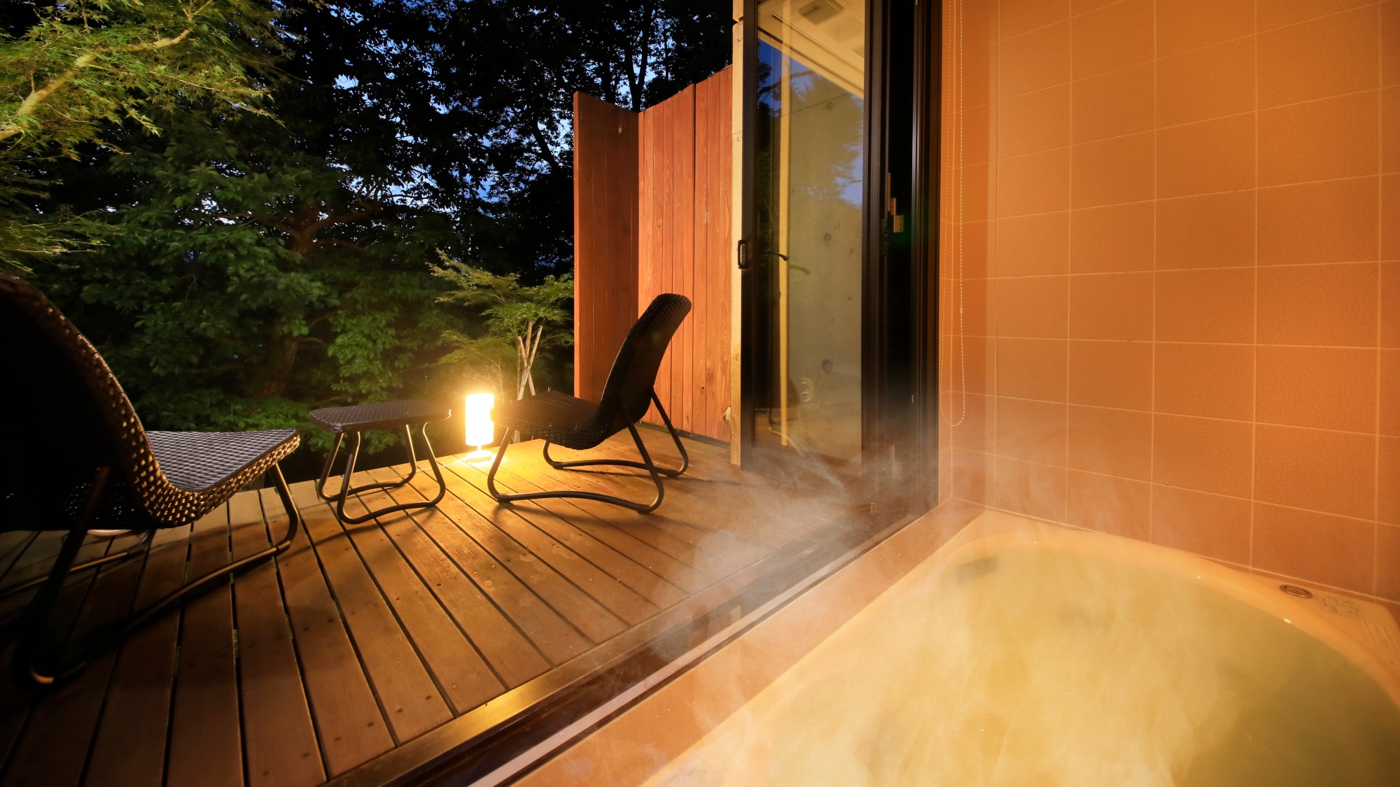 [With semi-open-air bath] Japanese-style room (night)