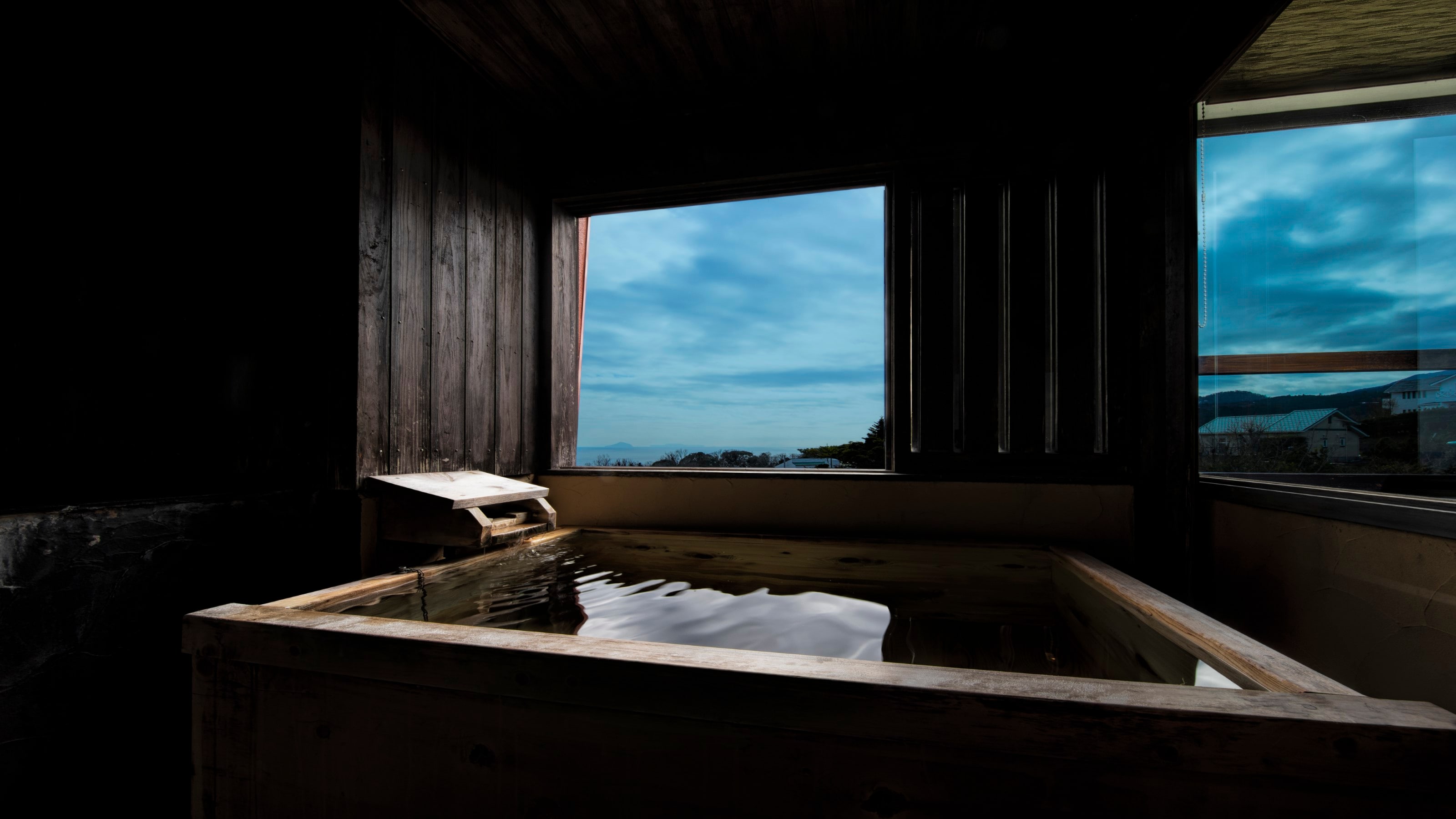 Japanese-Western style room (12 tatami mats) with open-air bath, corner room