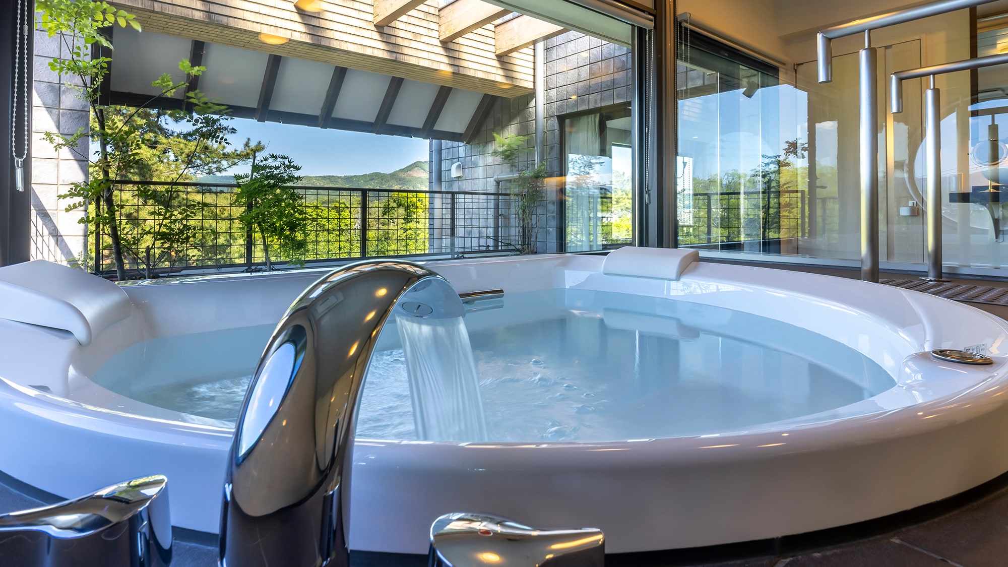 "ริเวลท์ สวีท"