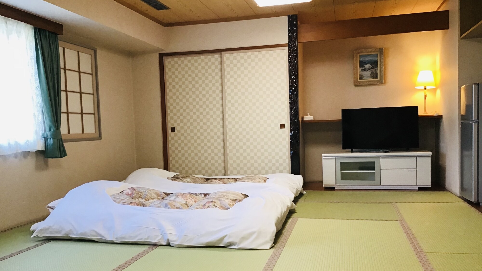 ◆Japanese-style room: 14 tatami mats / Maximum 5 futons.