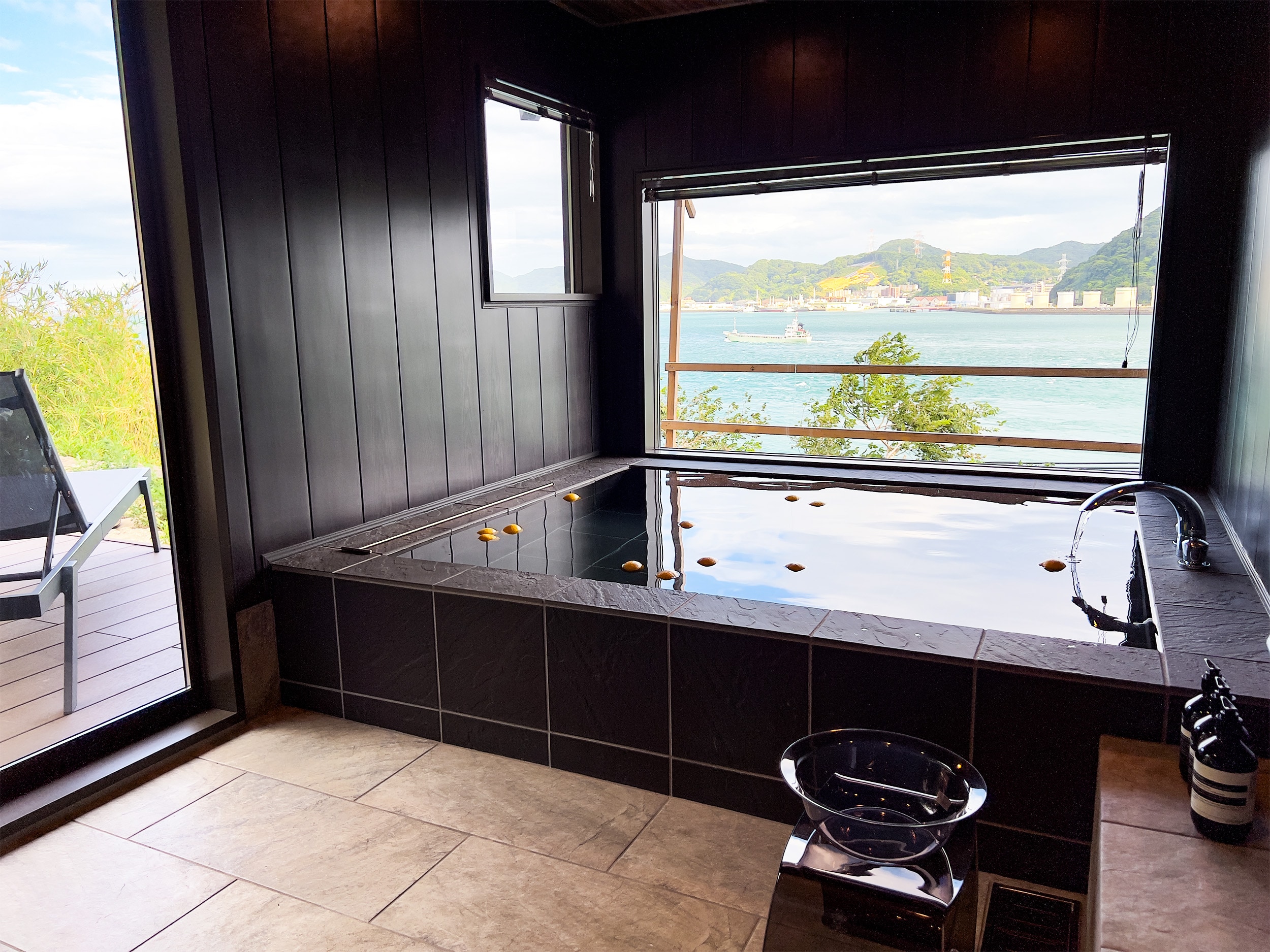 Blue-blue bath