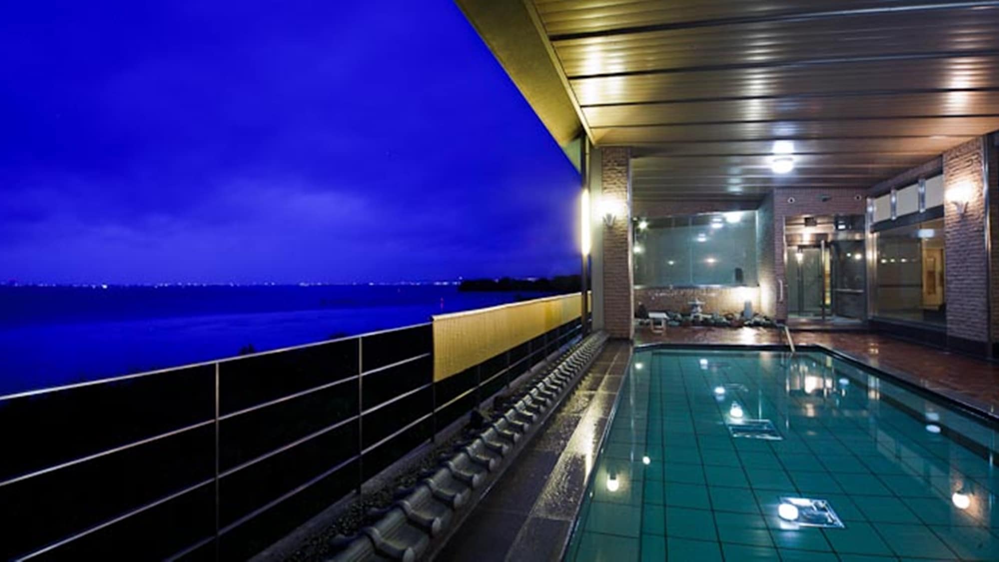 *[Lake Biwa Observation Open-air Bath] Enjoy a relaxing and blissful time in our hotel's proud hot springs.