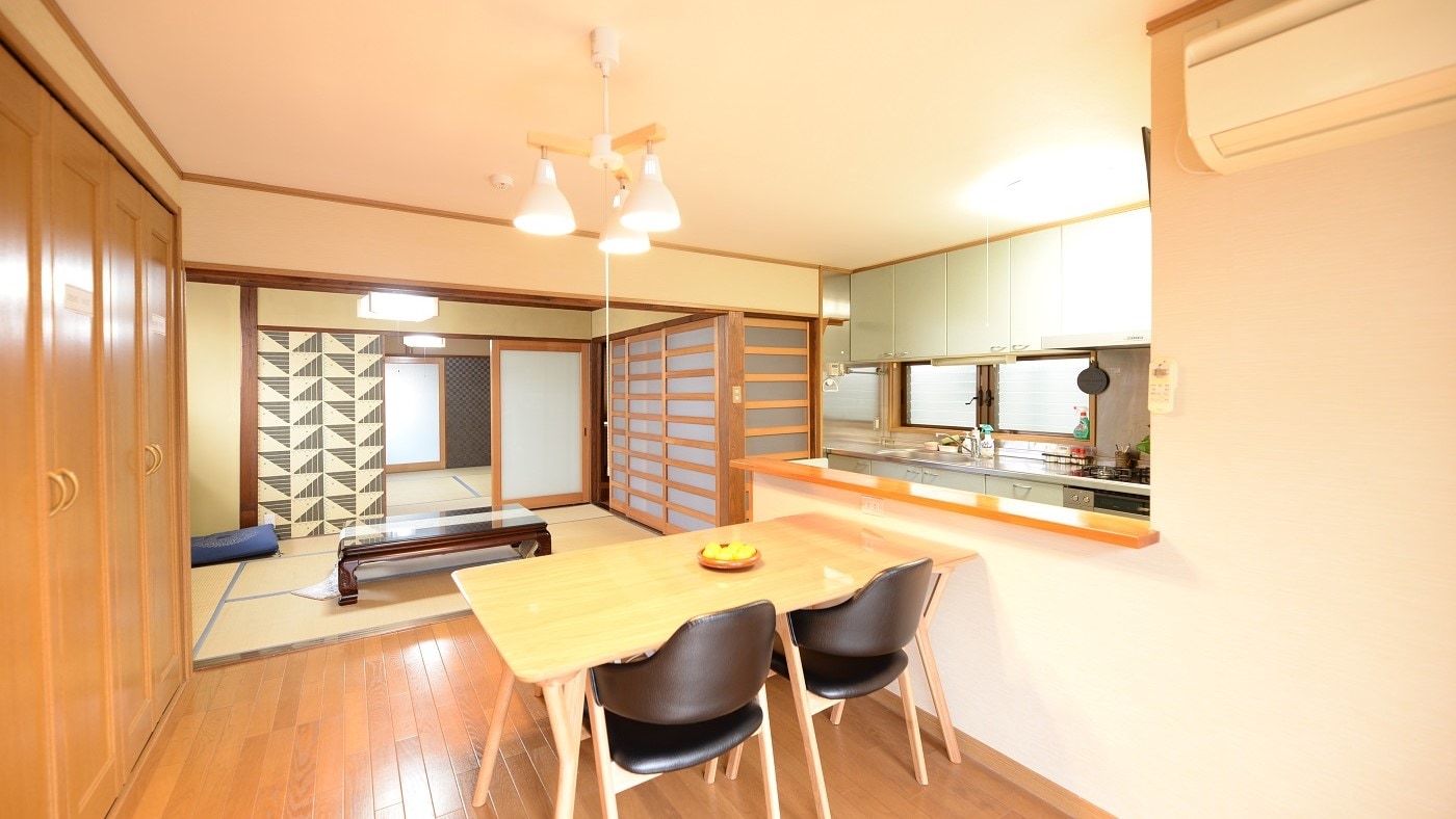 Living room (Japanese-Western style with wooden flooring and tatami room connected)
