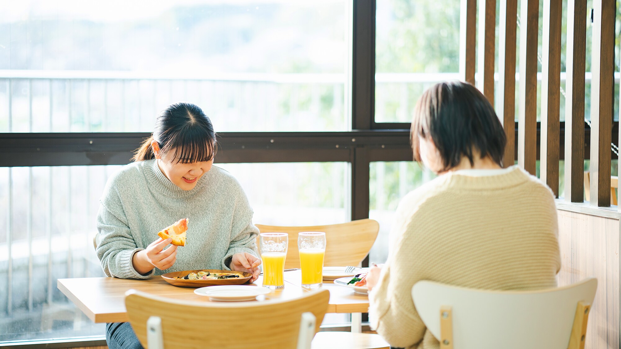 ■Bữa ăn■Một nhà hàng đầy nắng và tươi sáng♪
