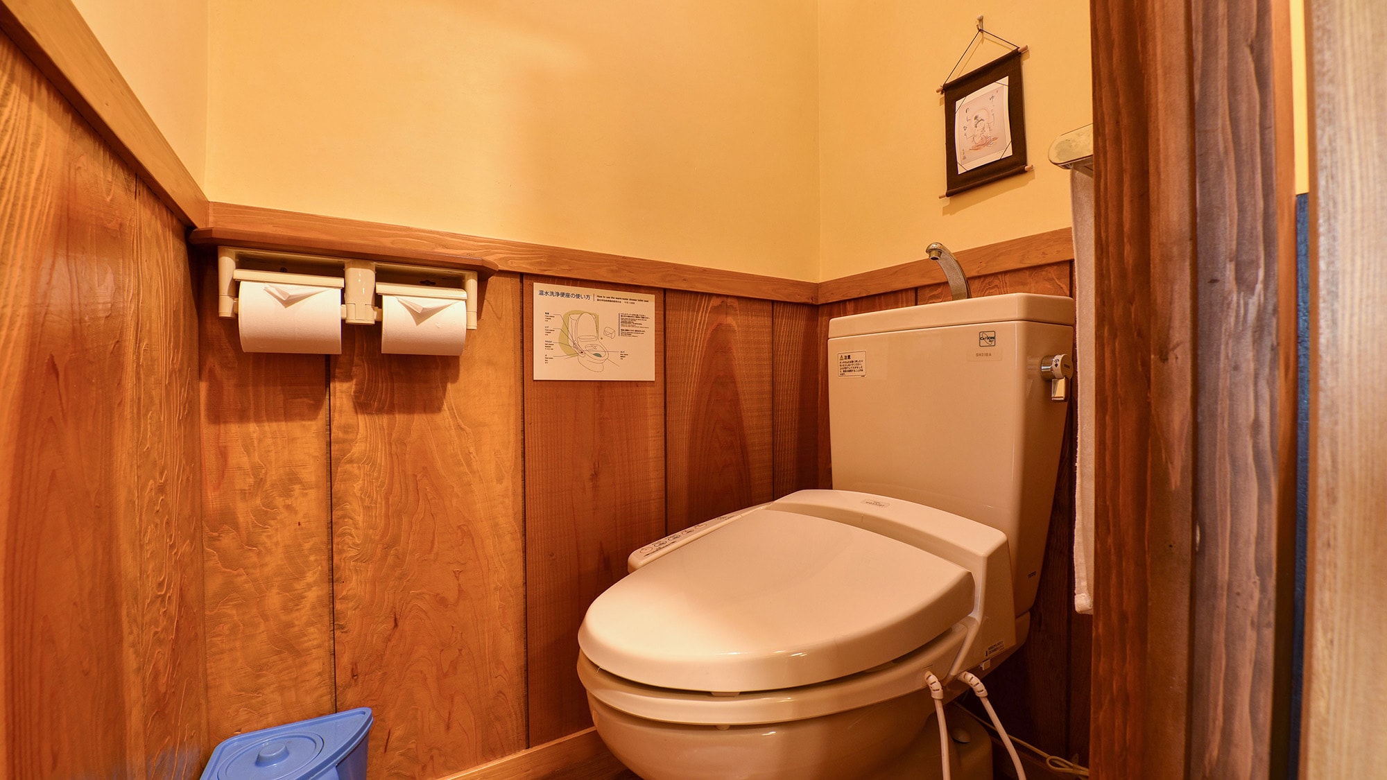 * [Japanese-style room 6 tatami mats (mountain side)] Equipped with a washlet