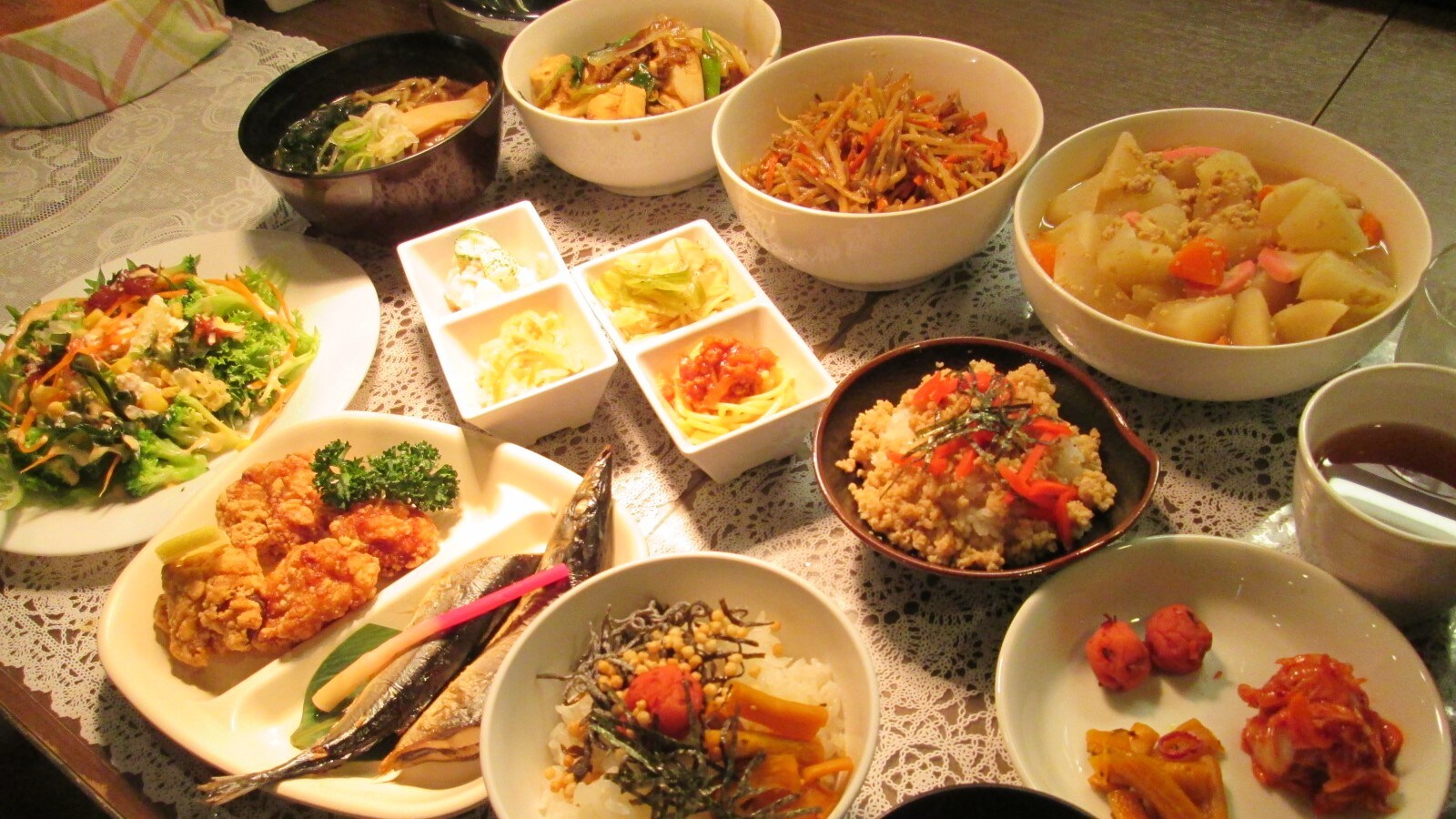 Restoran makan malam "Hanachaya" Contoh prasmanan harian