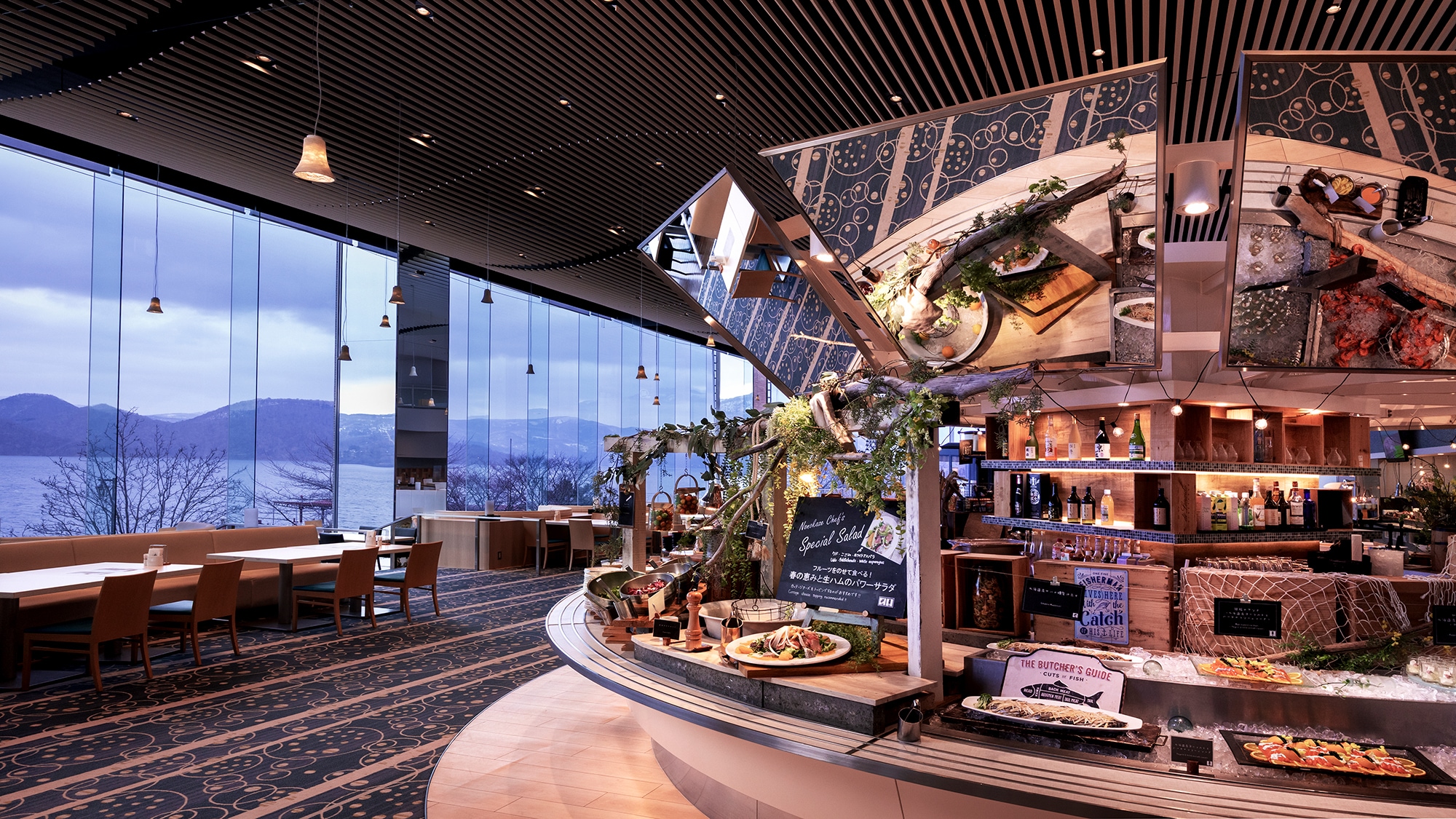 【뷔페 레스토랑】 도야코의 경치와 함께 즐기는, 개방감 넘치는 뷔페.