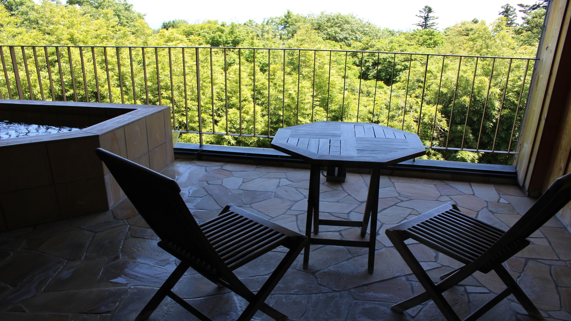 Guest room open-air bath terrace