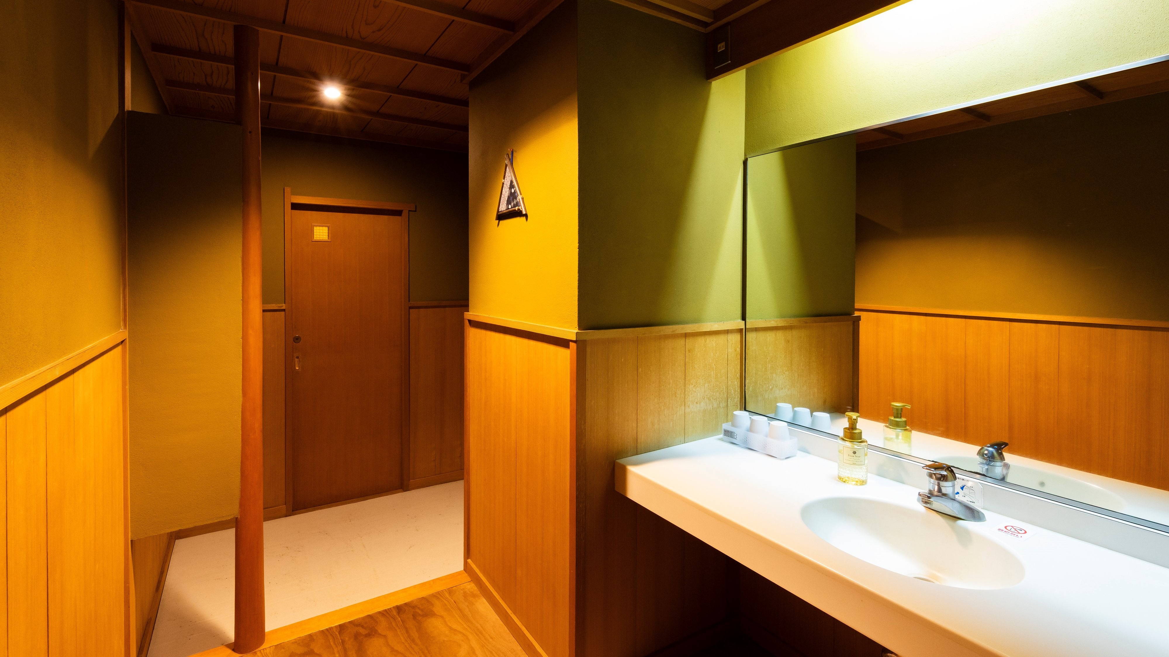 12 tatami double bed_no bath, toilet included