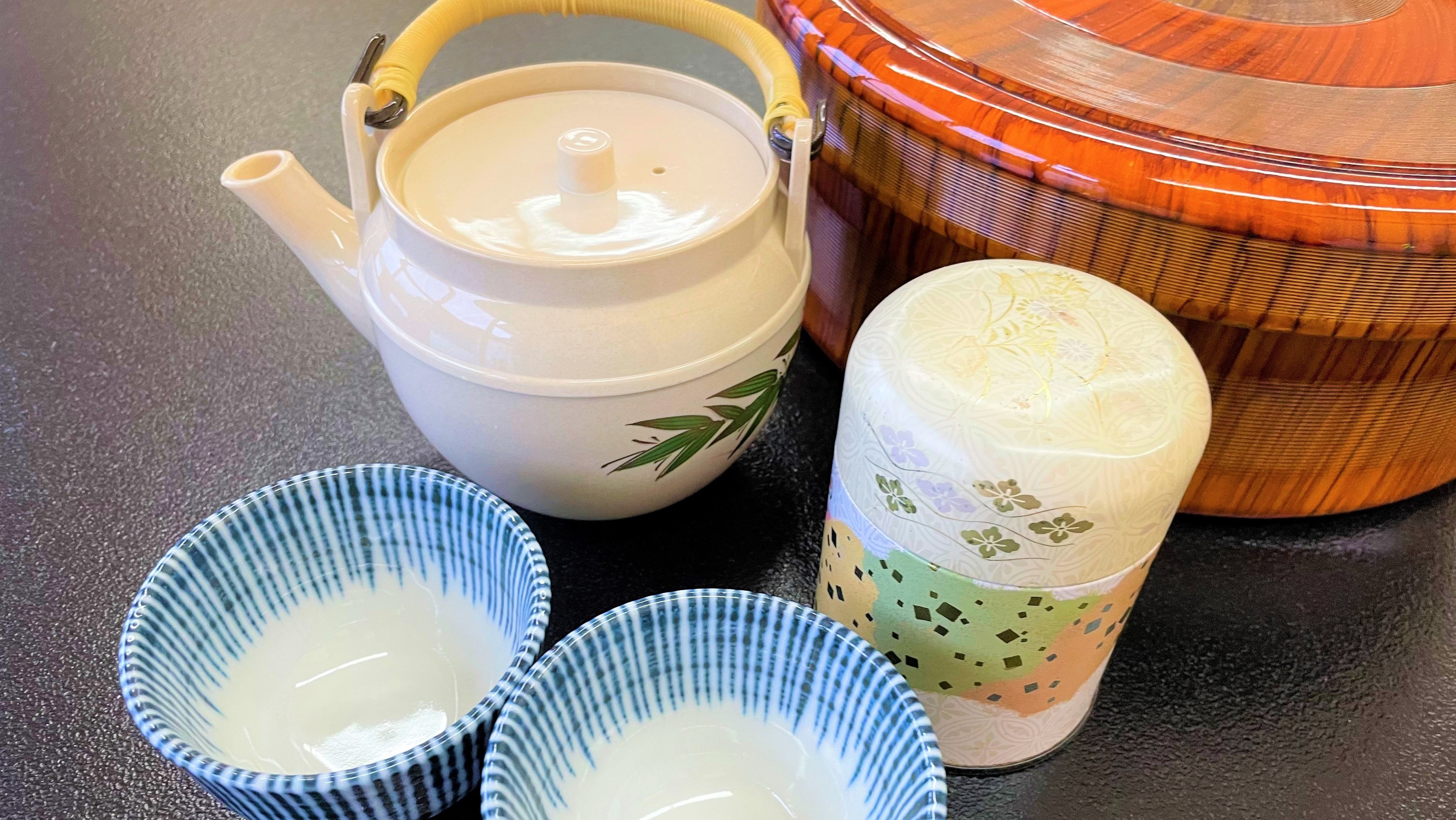 ■ Teacup set