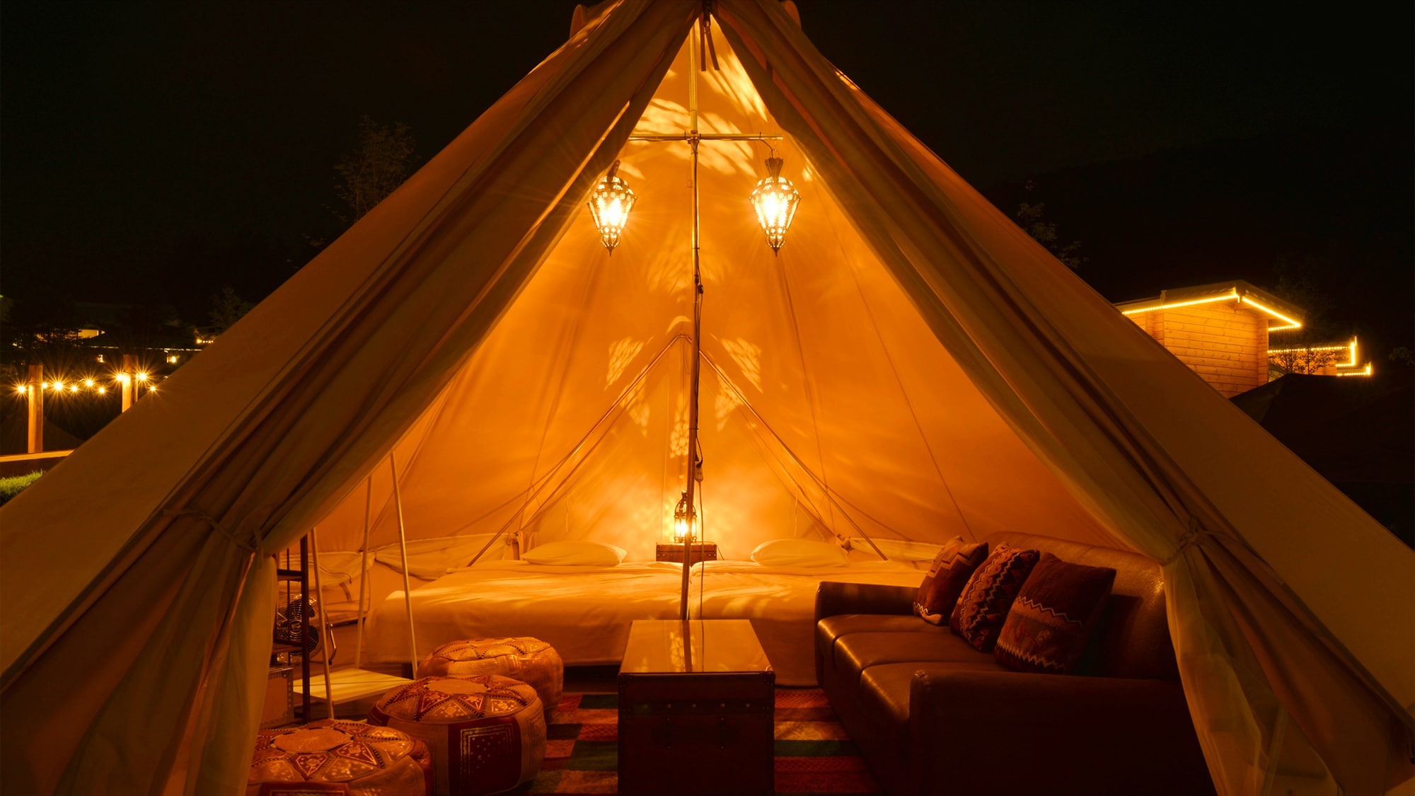 [Deluxe TENT] The size is different. Comfort is different. A triangular tent, but a gorgeous deluxe tent.