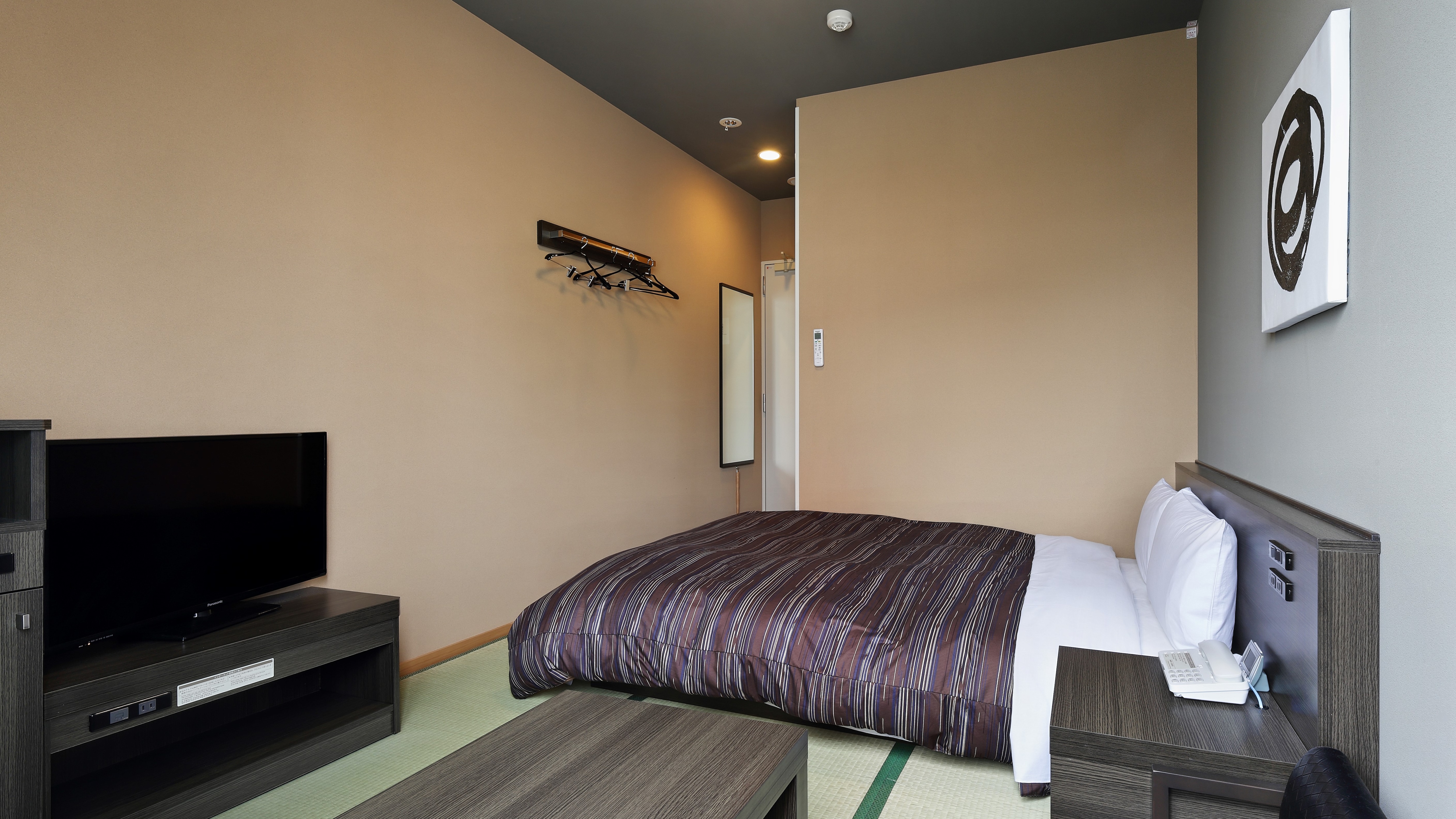 Non-smoking semi-double Japanese-style room type