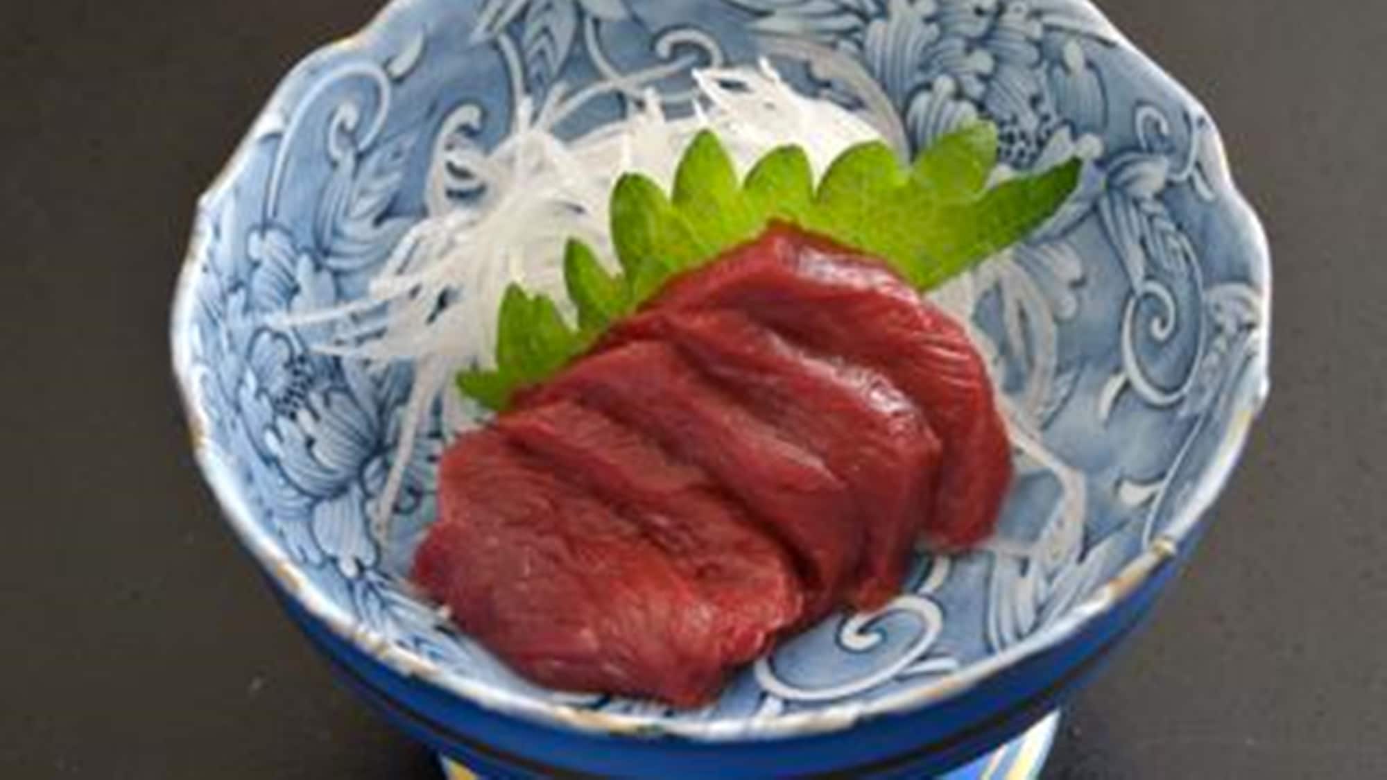 * Supper example / Sakura sashimi, a specialty of Aizu. It is characterized by having it with spicy garlic soy sauce.
