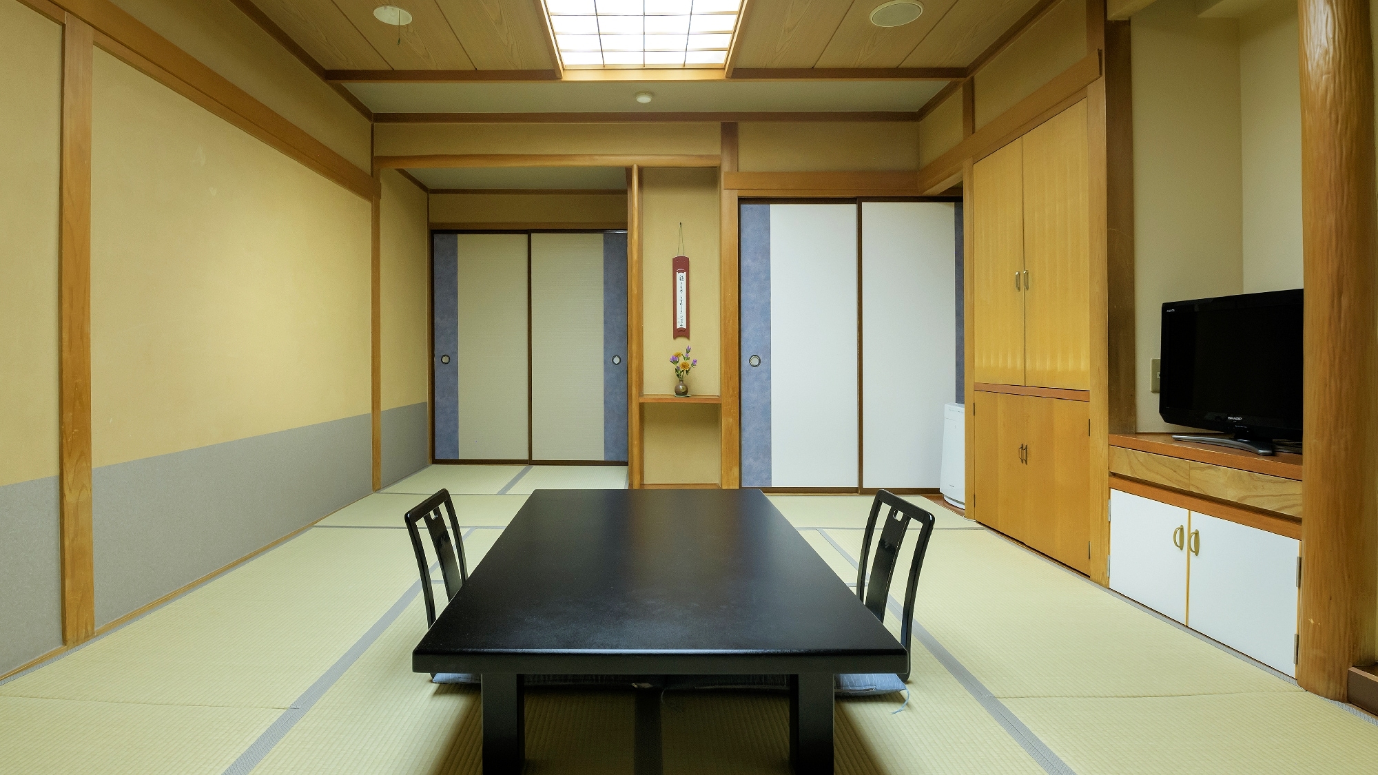 [No smoking or smoking: Japanese-style room] 10-14 tatami mats / with BT