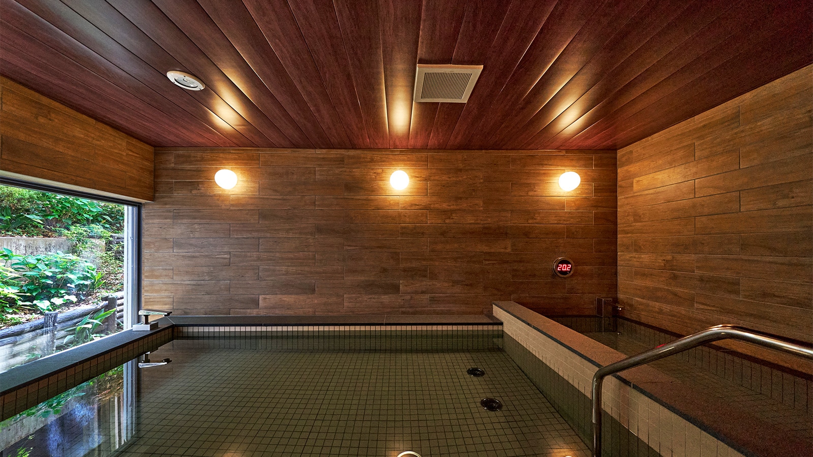 Sauna and large bath/men's bath