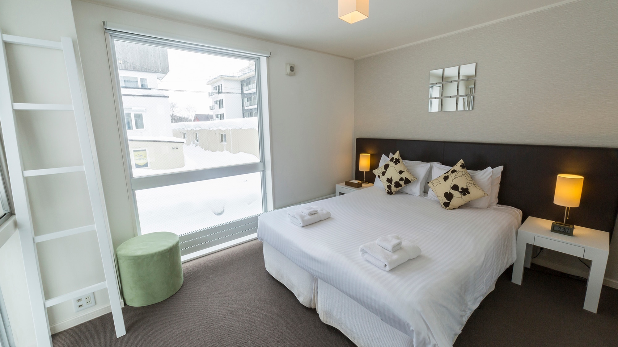 Bedroom (choice of twin or double)
