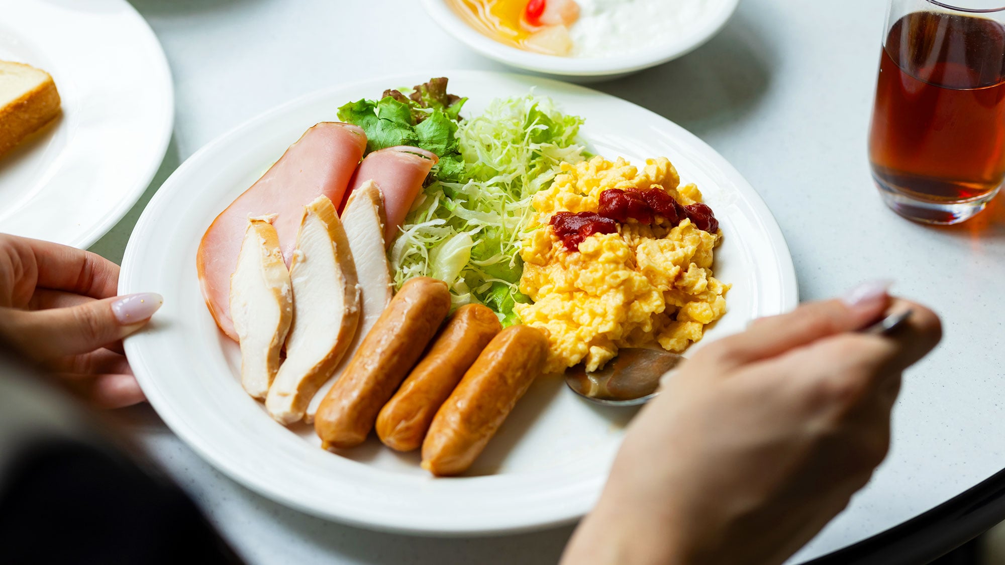 [Sarapan] Pilih sepuasnya dari menu prasmanan bergaya Barat kami yang terdiri dari sekitar 10 item!