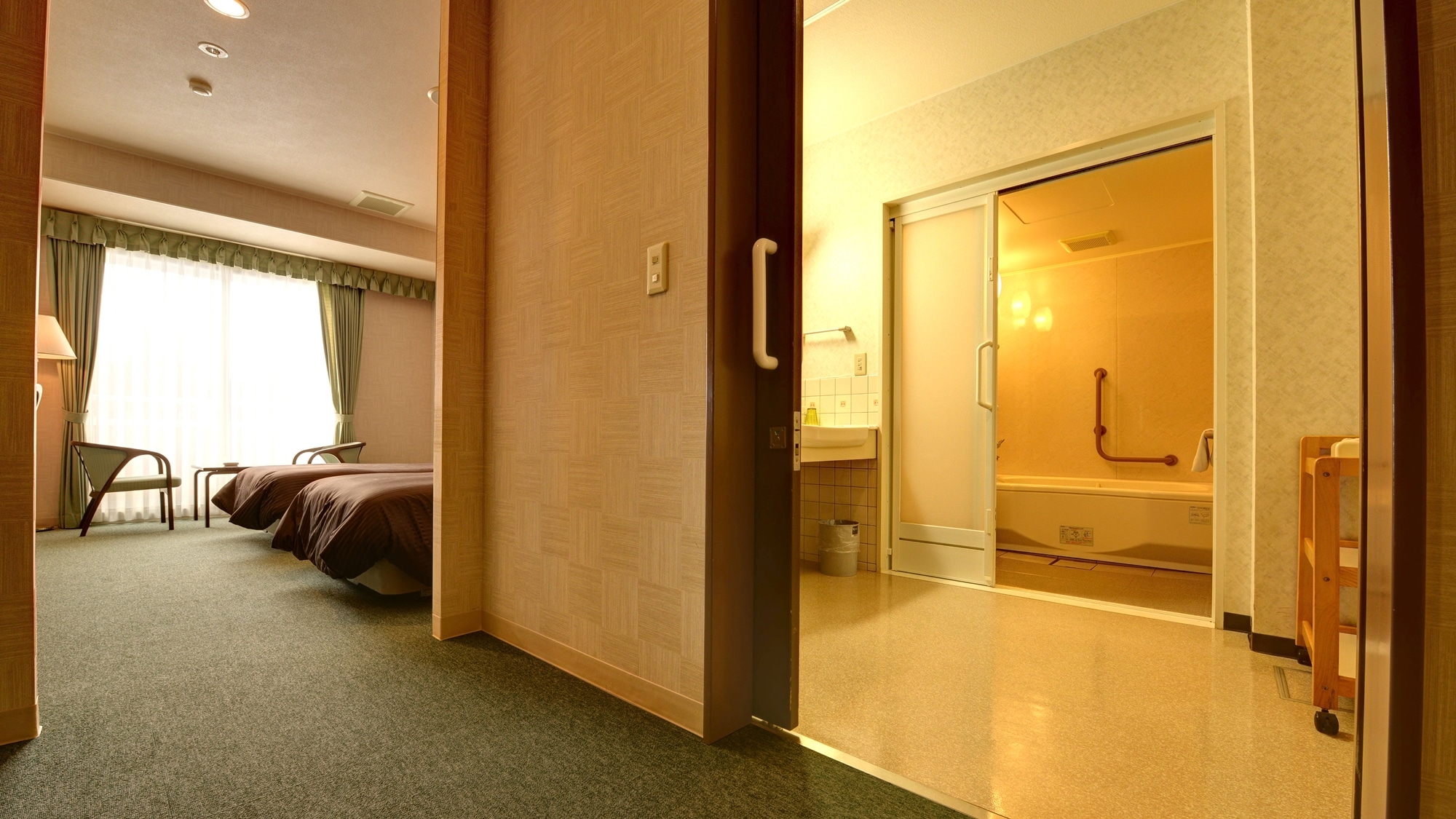 *Western-style room with unit bath: One barrier-free room is also available. (Equipped with air purifier and humidifier)