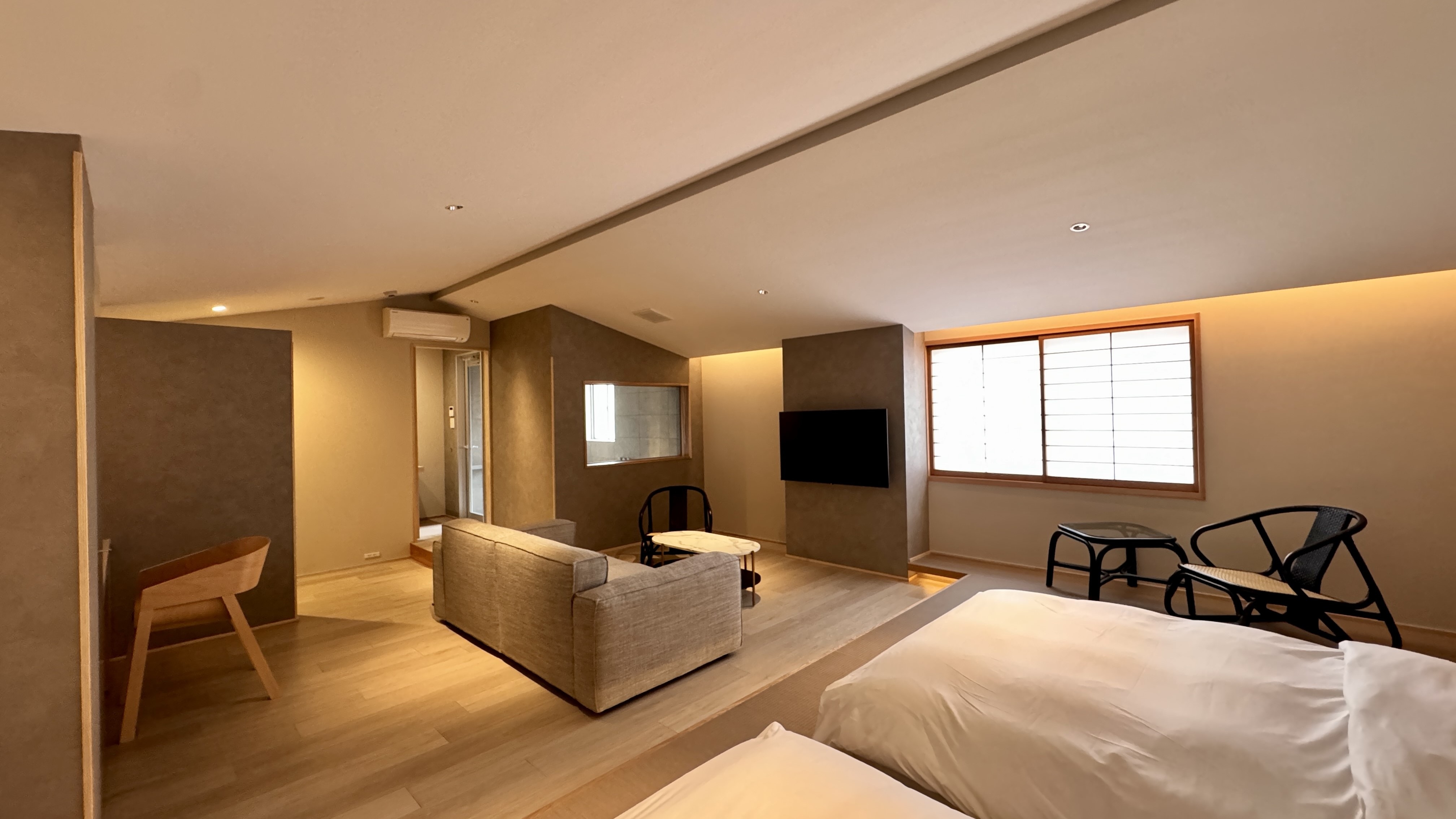 High-grade Japanese-Western room with hot spring "Ryoiwa"