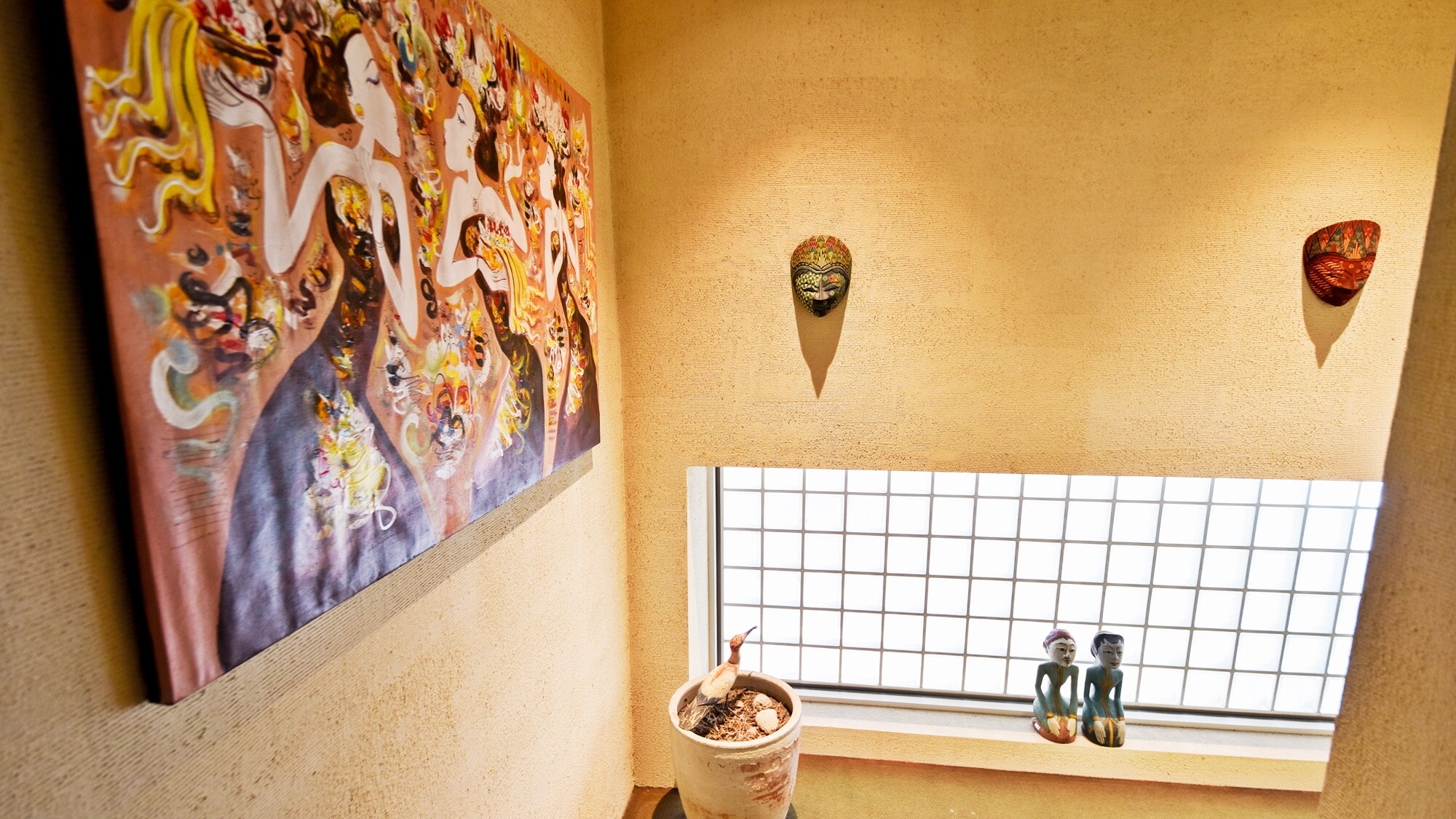 *The hotel is decorated with Balinese ornaments. Experience the atmosphere of Bali in Yubara Onsen.