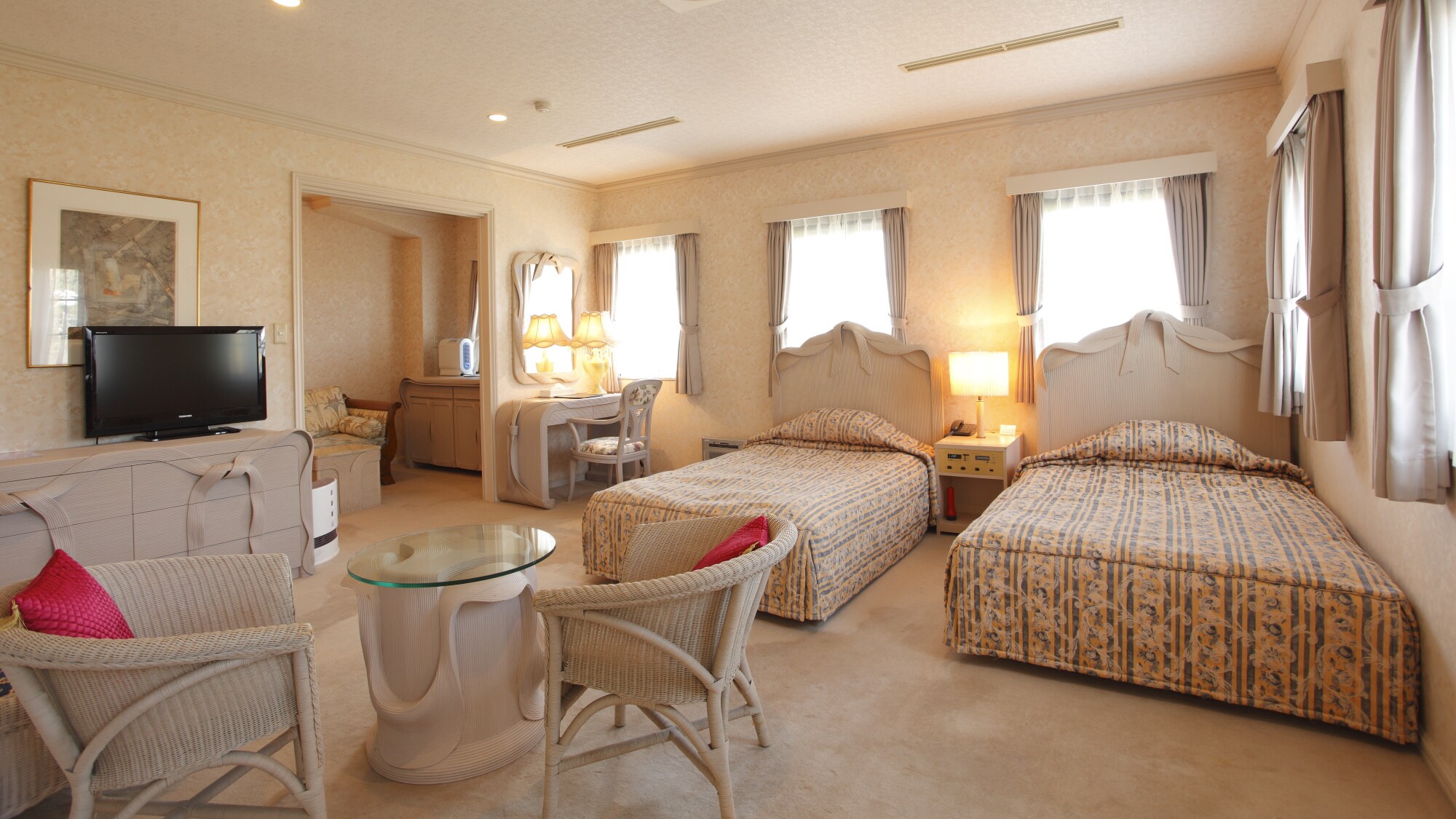 Relax in a chic guest room (example of a guest room)