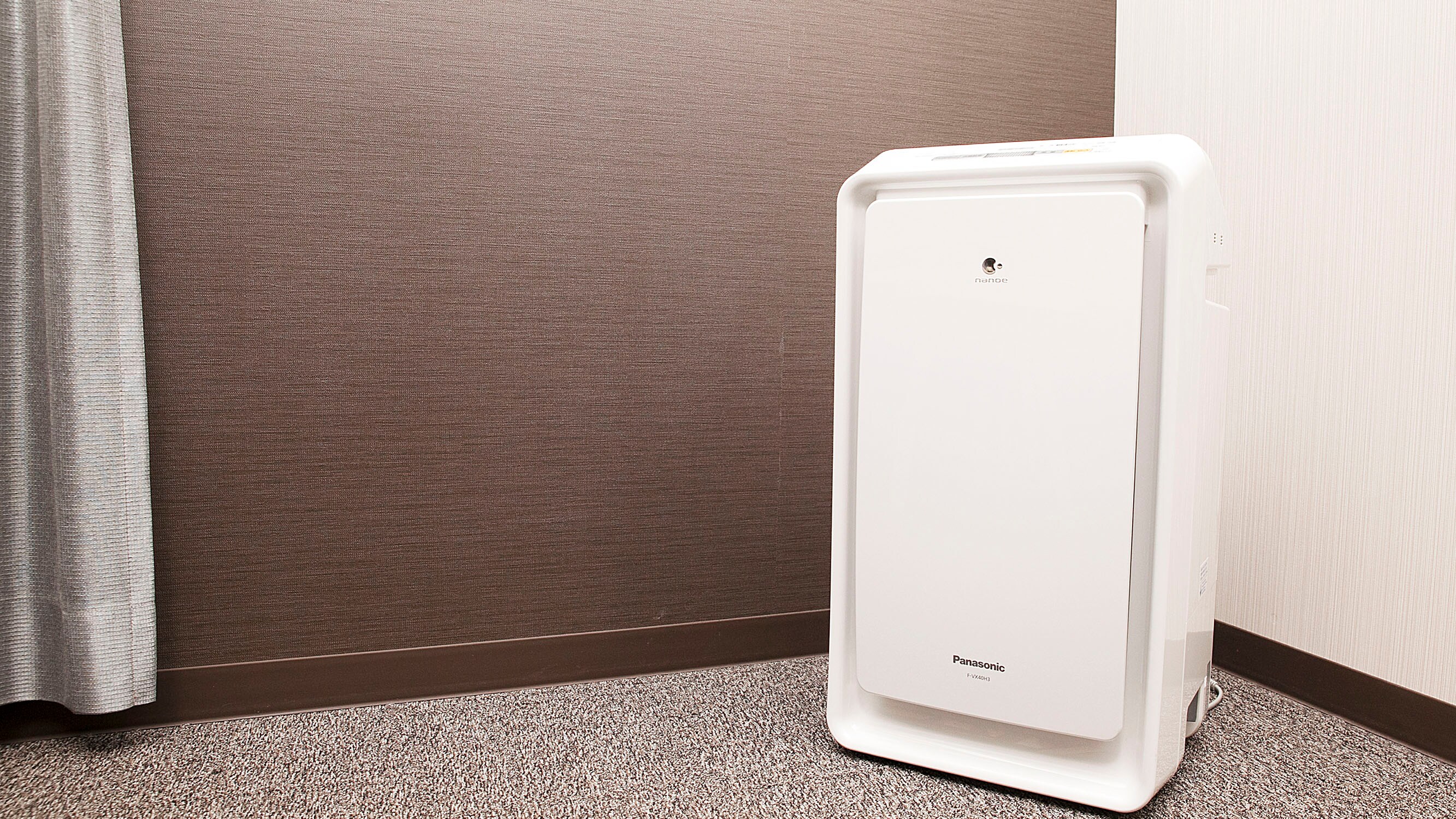 Air purifier with humidifier in the room
