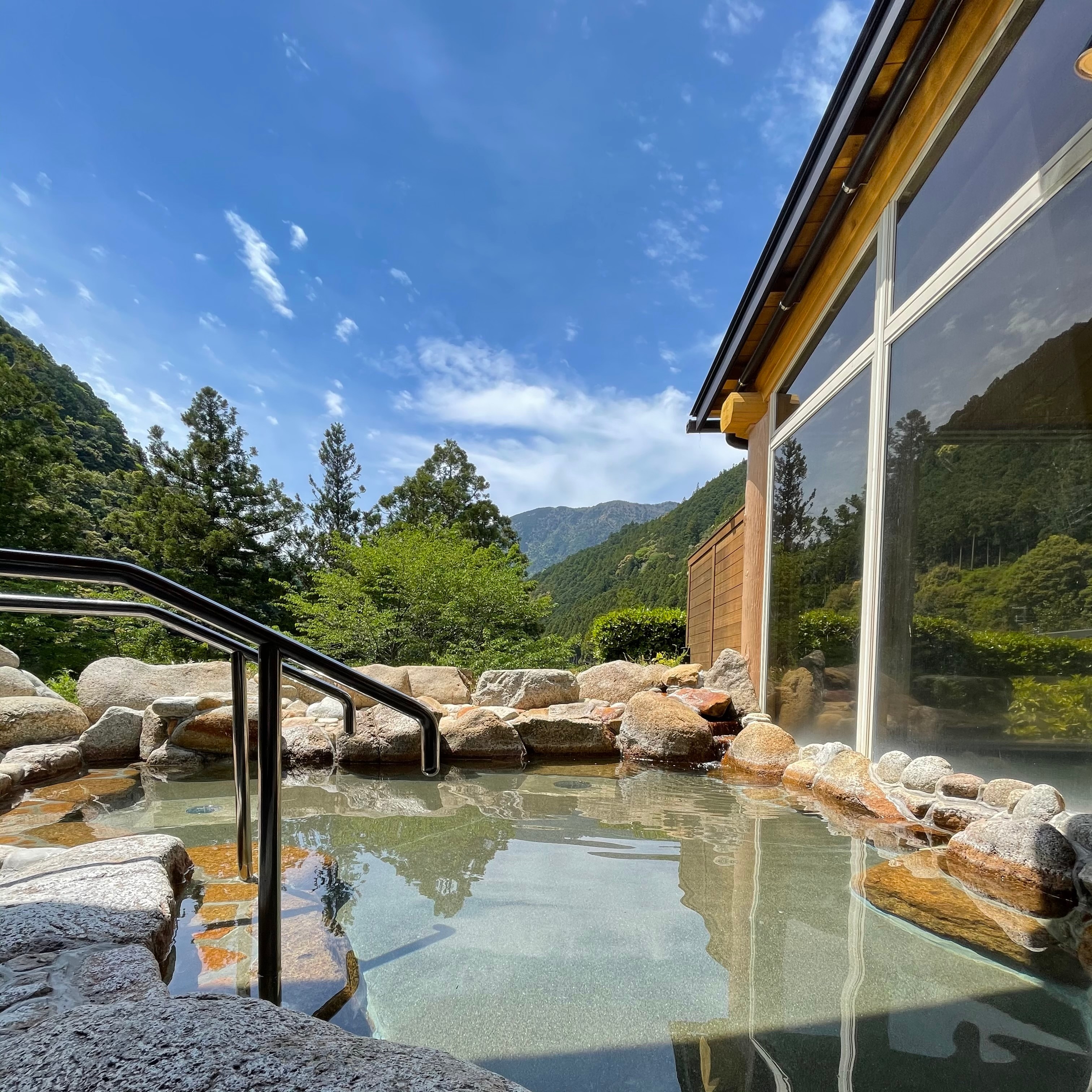 Open-air bath in the mountains