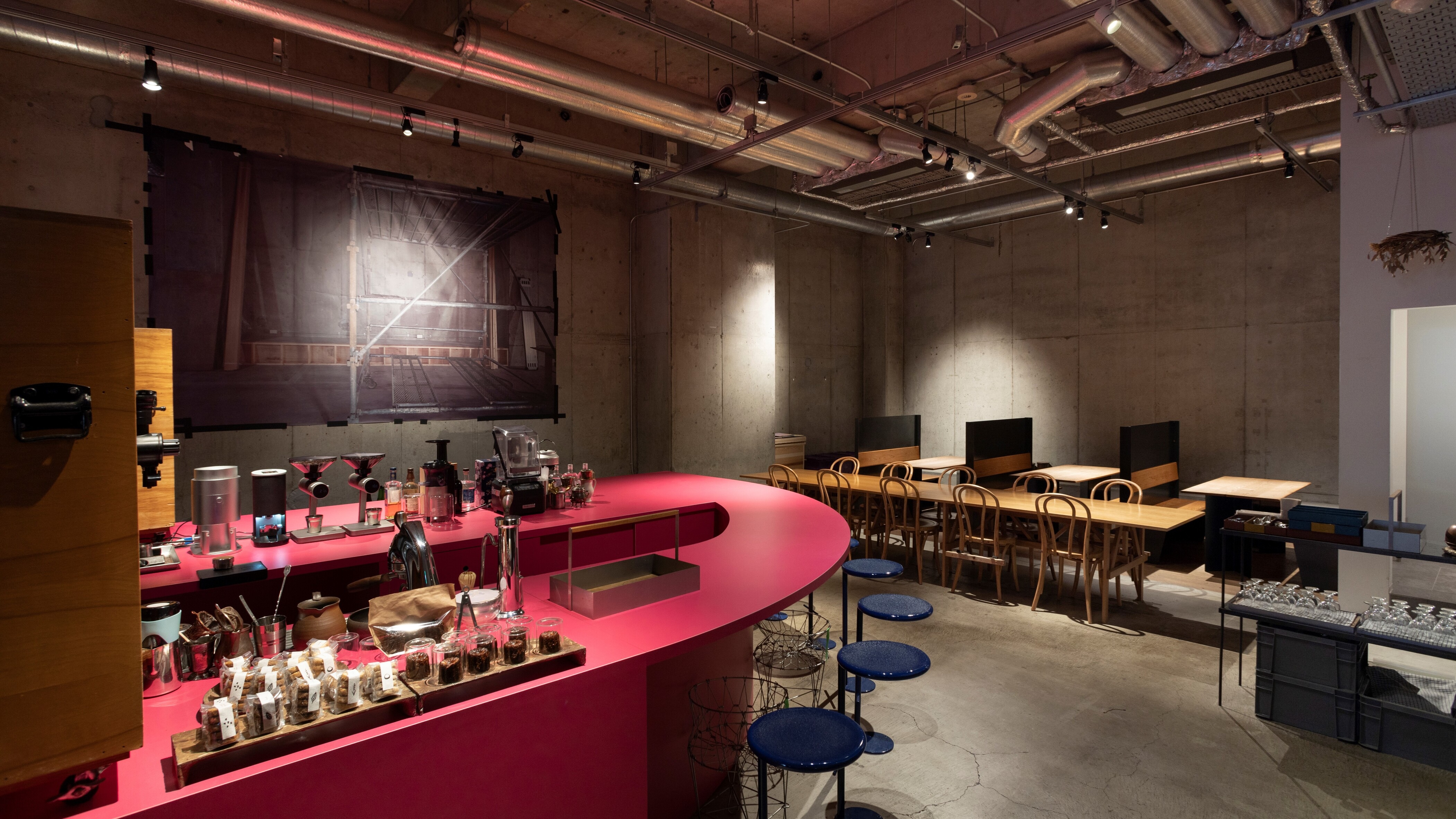 coffee and wine ushiro（1F）